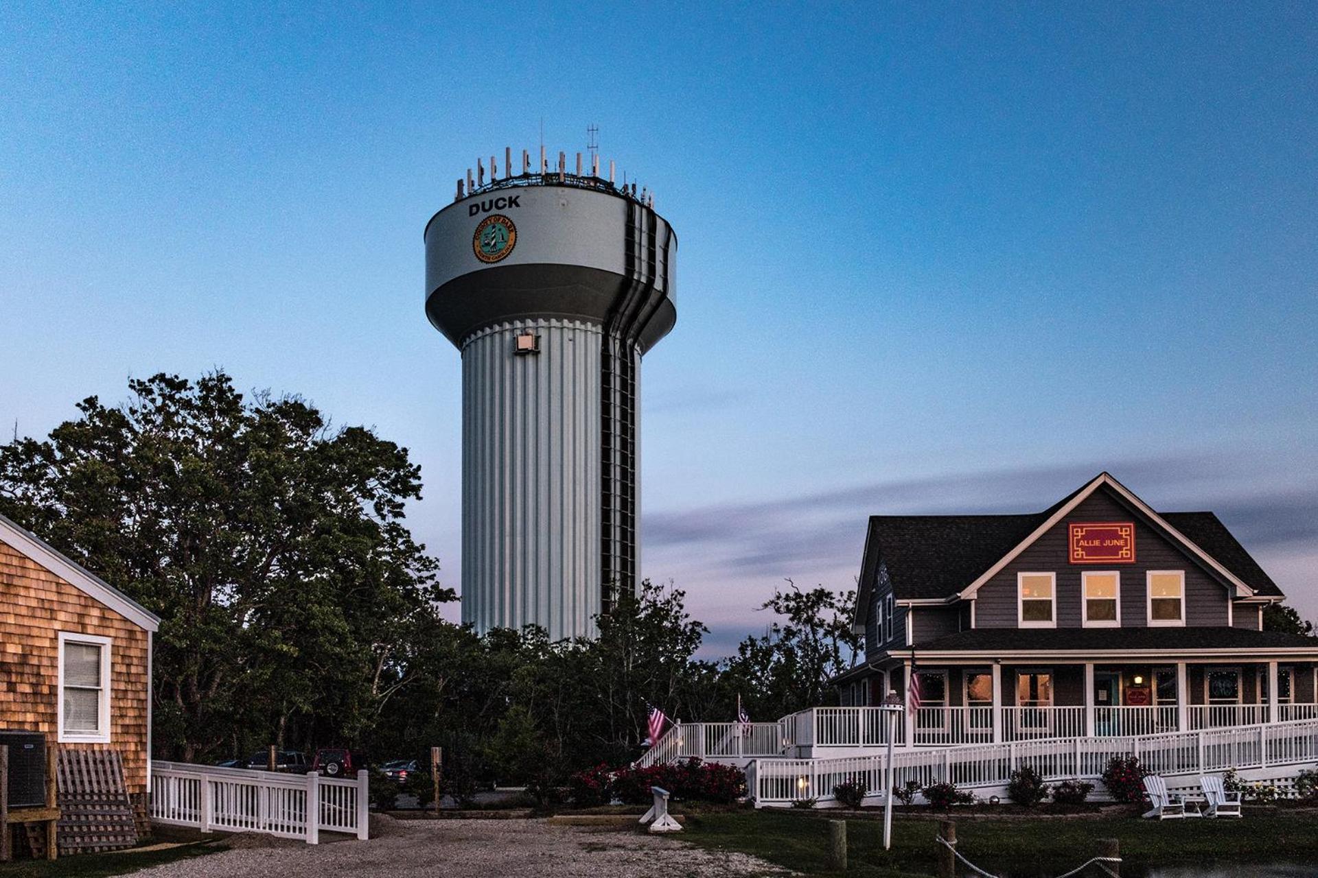Raspberry Duck - Duck Landing, 525 Yds to Beach, Pool, Tiki Bar, Hot Tub, Close to Downtown