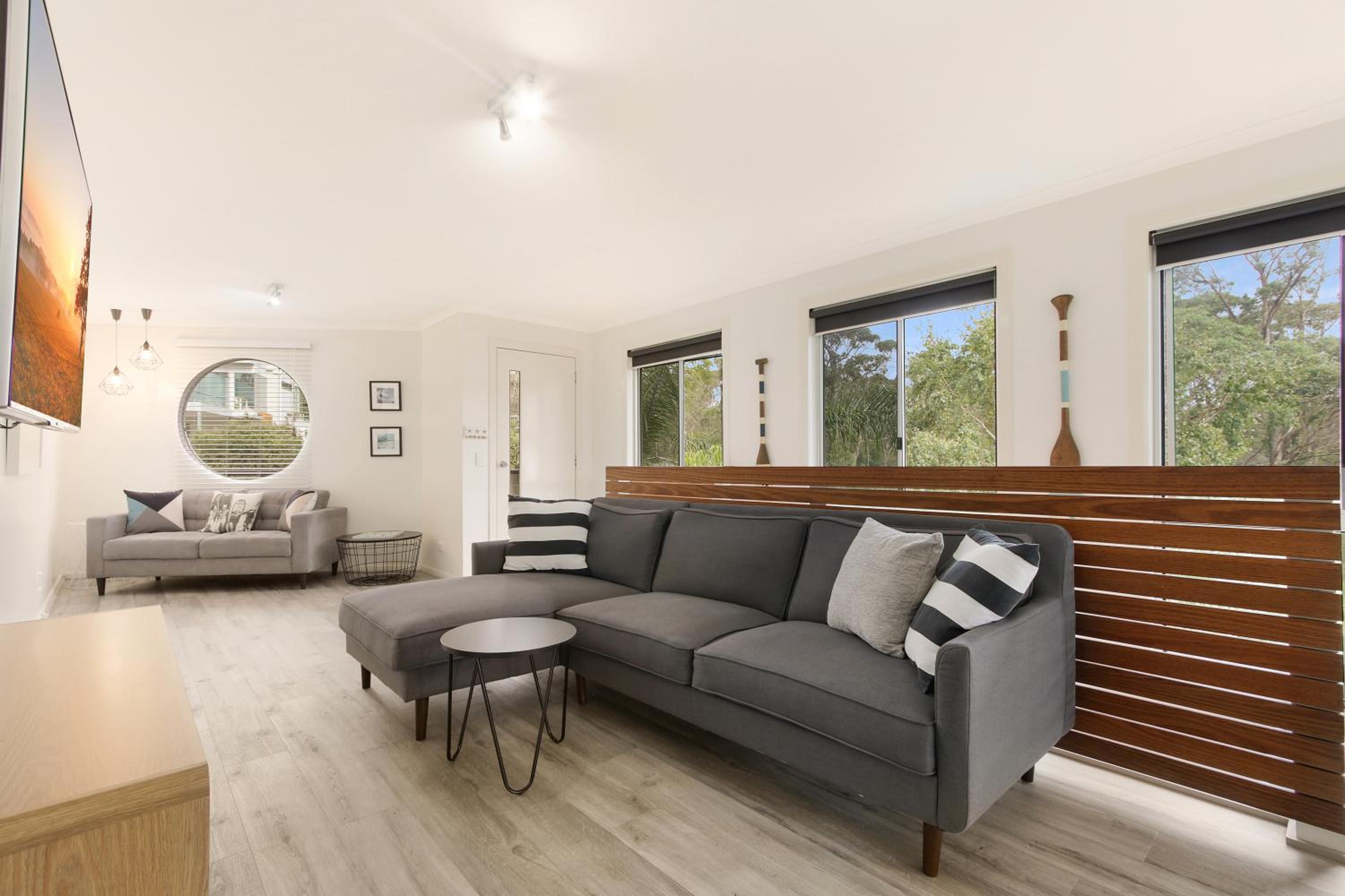 Lake House - Cosy Coastal Getaway view 4