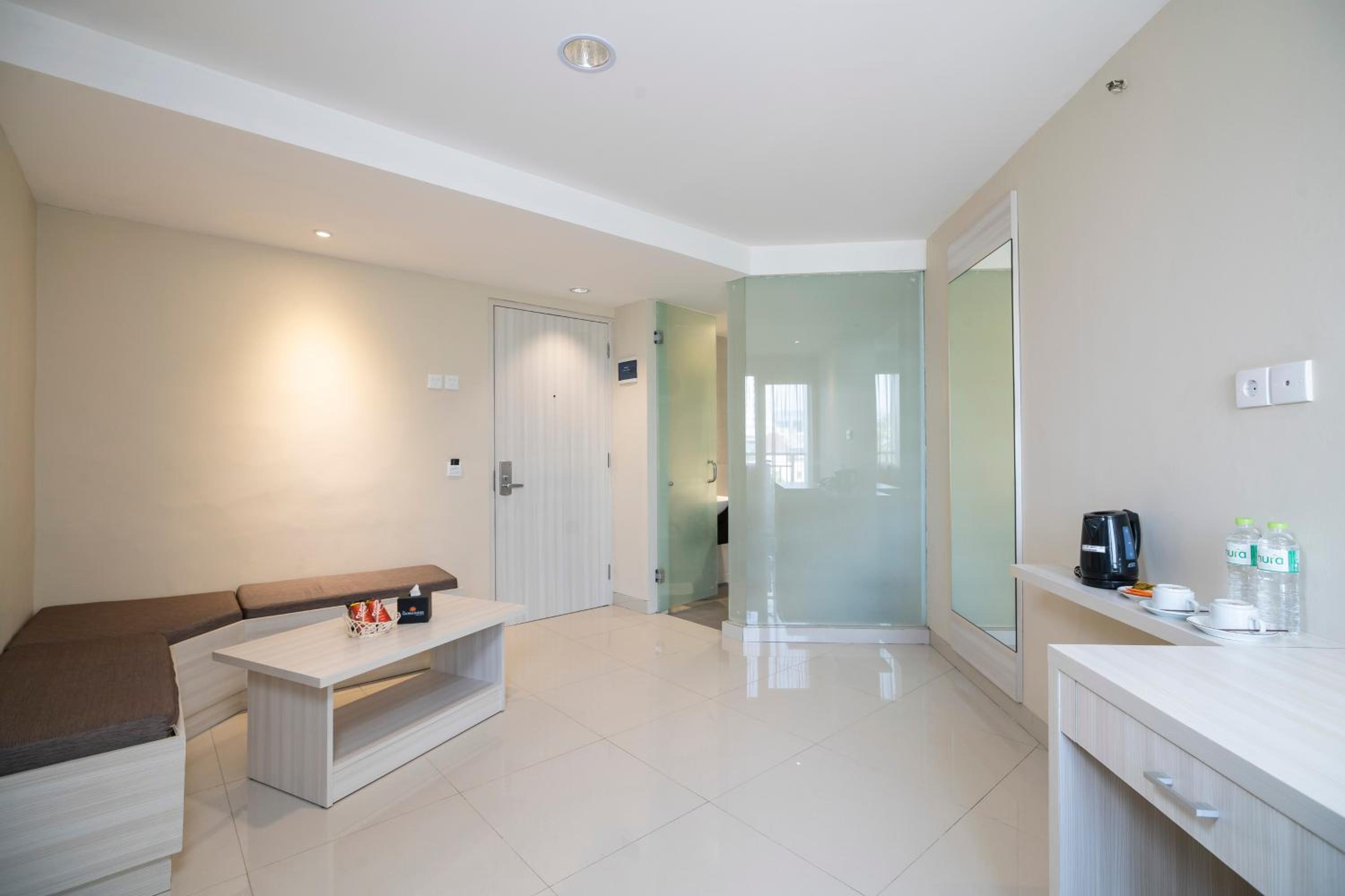 The Gloria Suites Grogol view 3