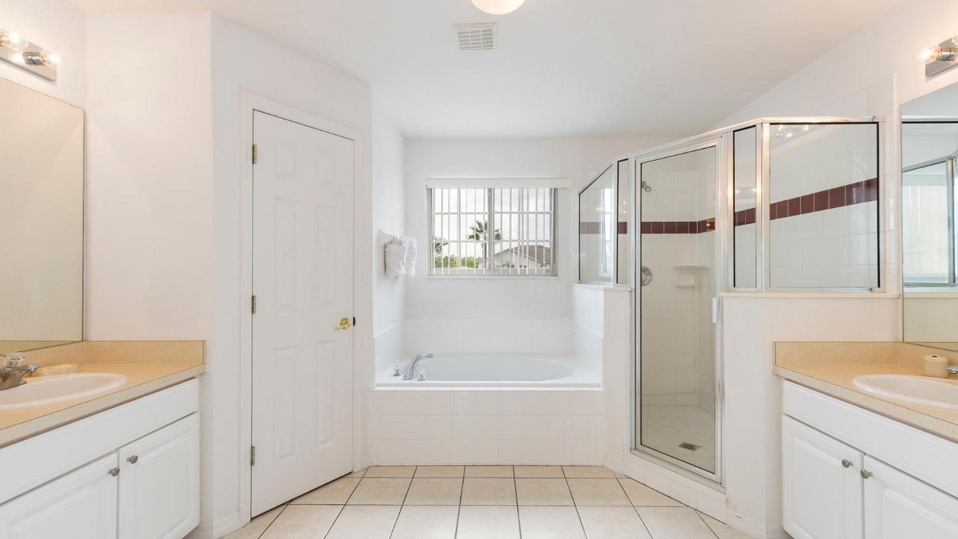 Lucky Charm - Budget-friendly 5 bed vacation home, close to Disney World view 3