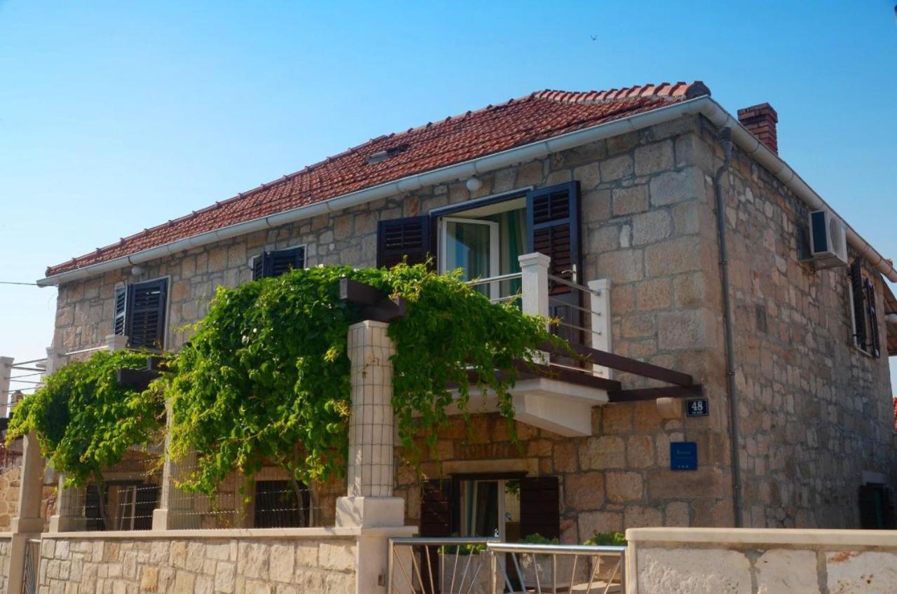 Spacious apartment 50 m from the beach view 4