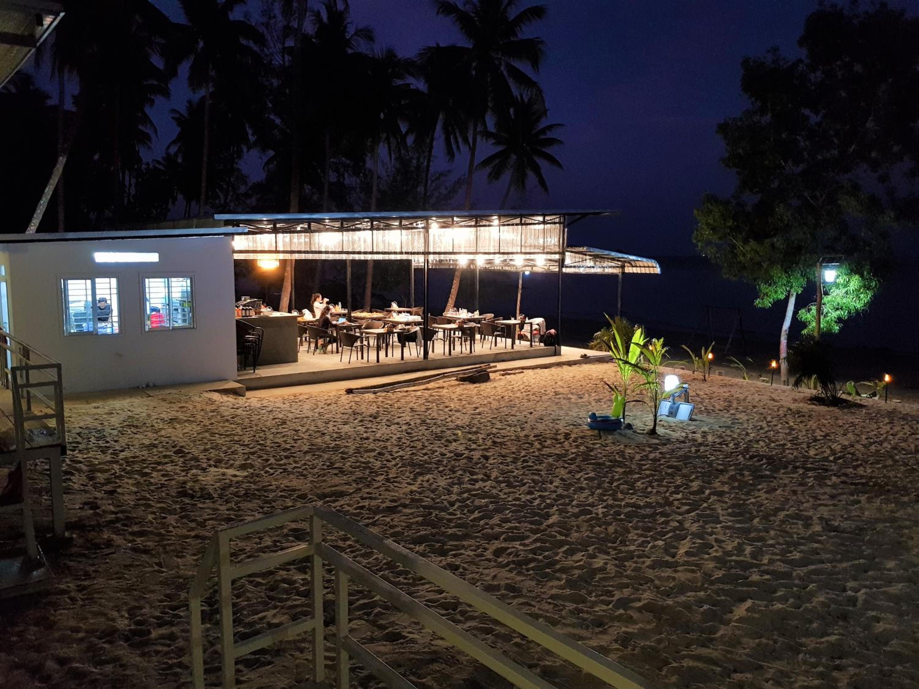 Naroth Beach Bungalow