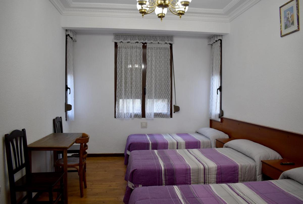 HOSTAL OVIEDO view 5