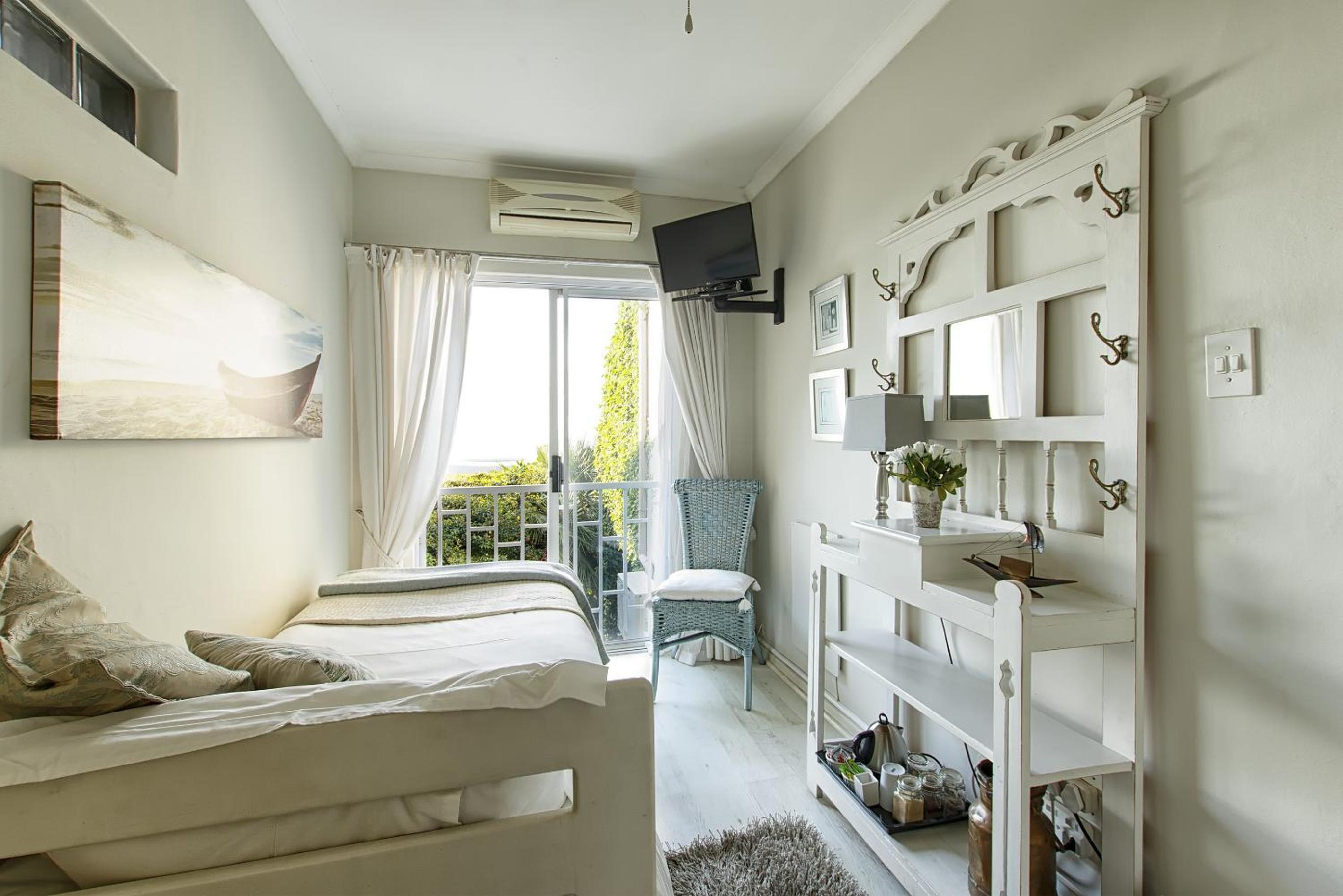 Bluegum Hill Guesthouse & Apartments - Image 4