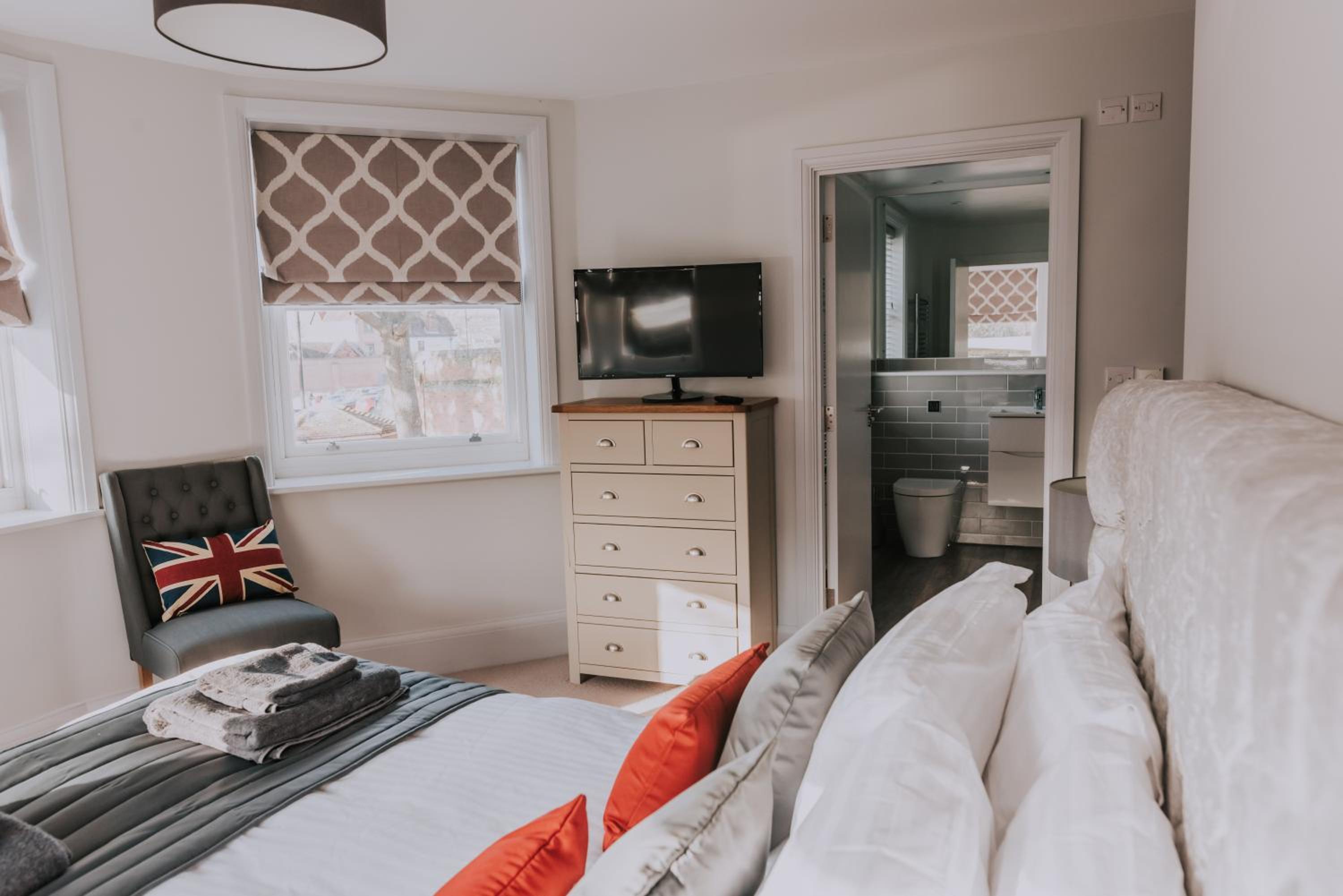 Cavendish House with Secure, Allocated Parking, 2 mins walk from Windsor Castle view 5
