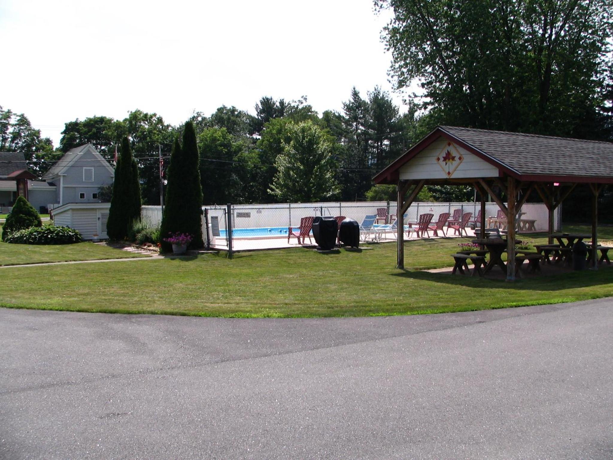 Maple Leaf Motel view 5