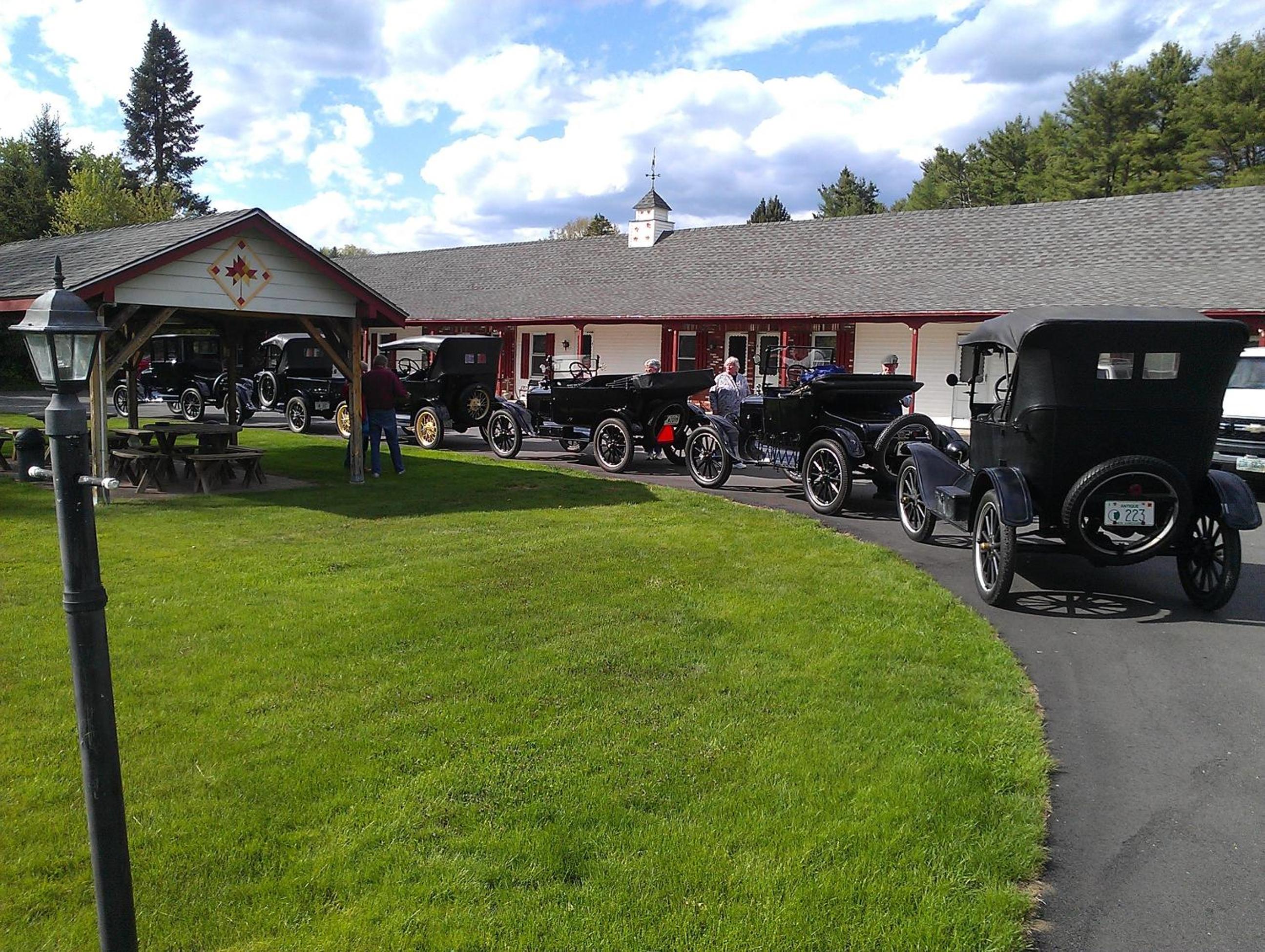 Maple Leaf Motel view 4