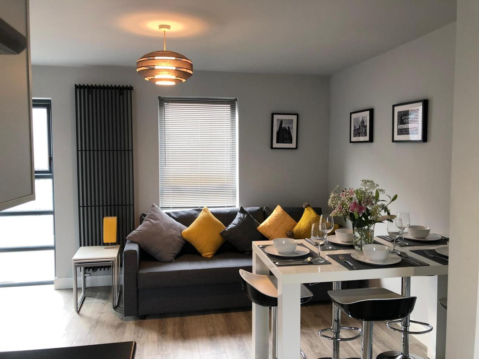 City Centre Townhouse-3 Bedrooms & Parking - Excellent Location view 3