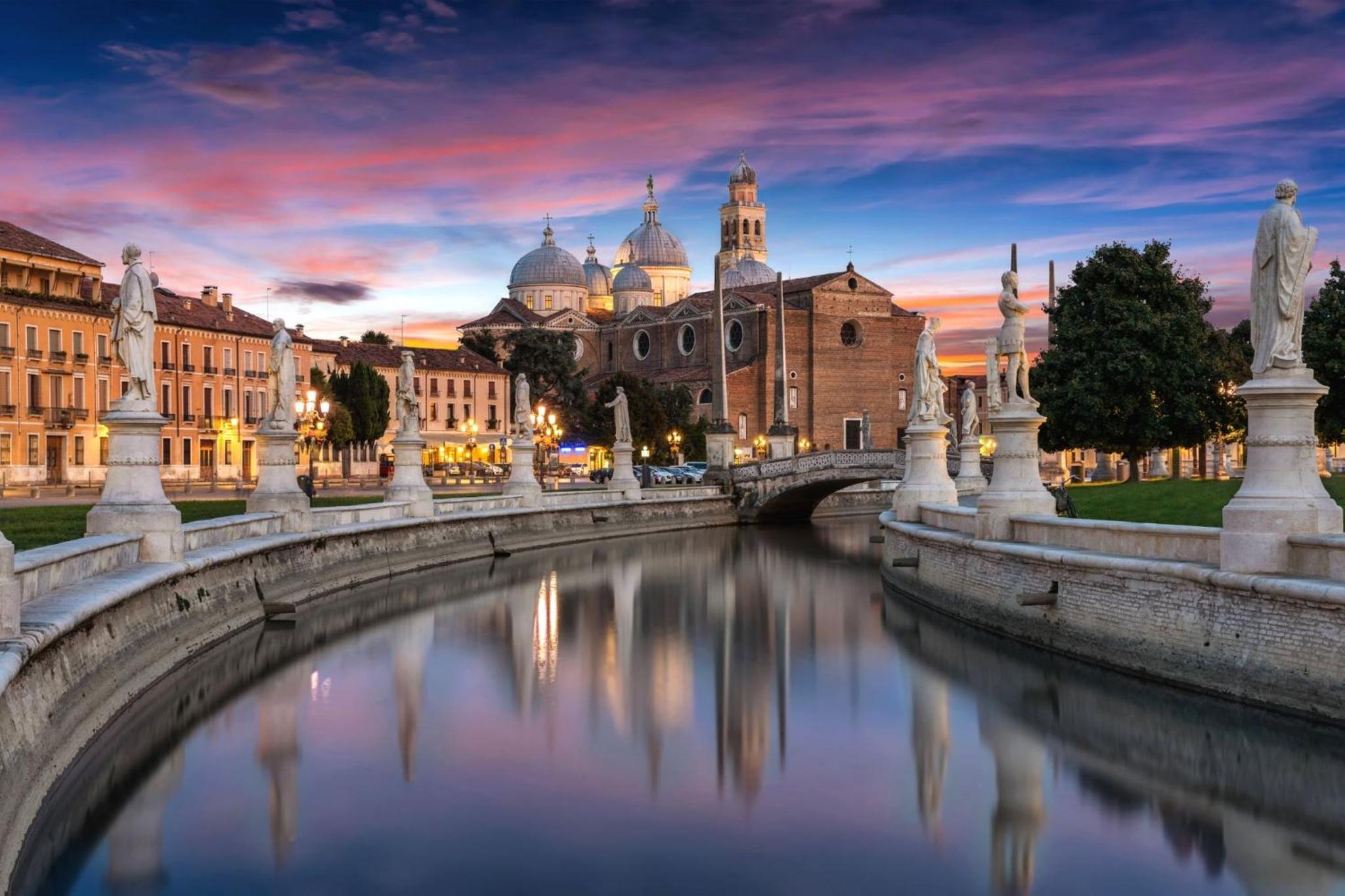 Giotto - Lovely & Central view 5