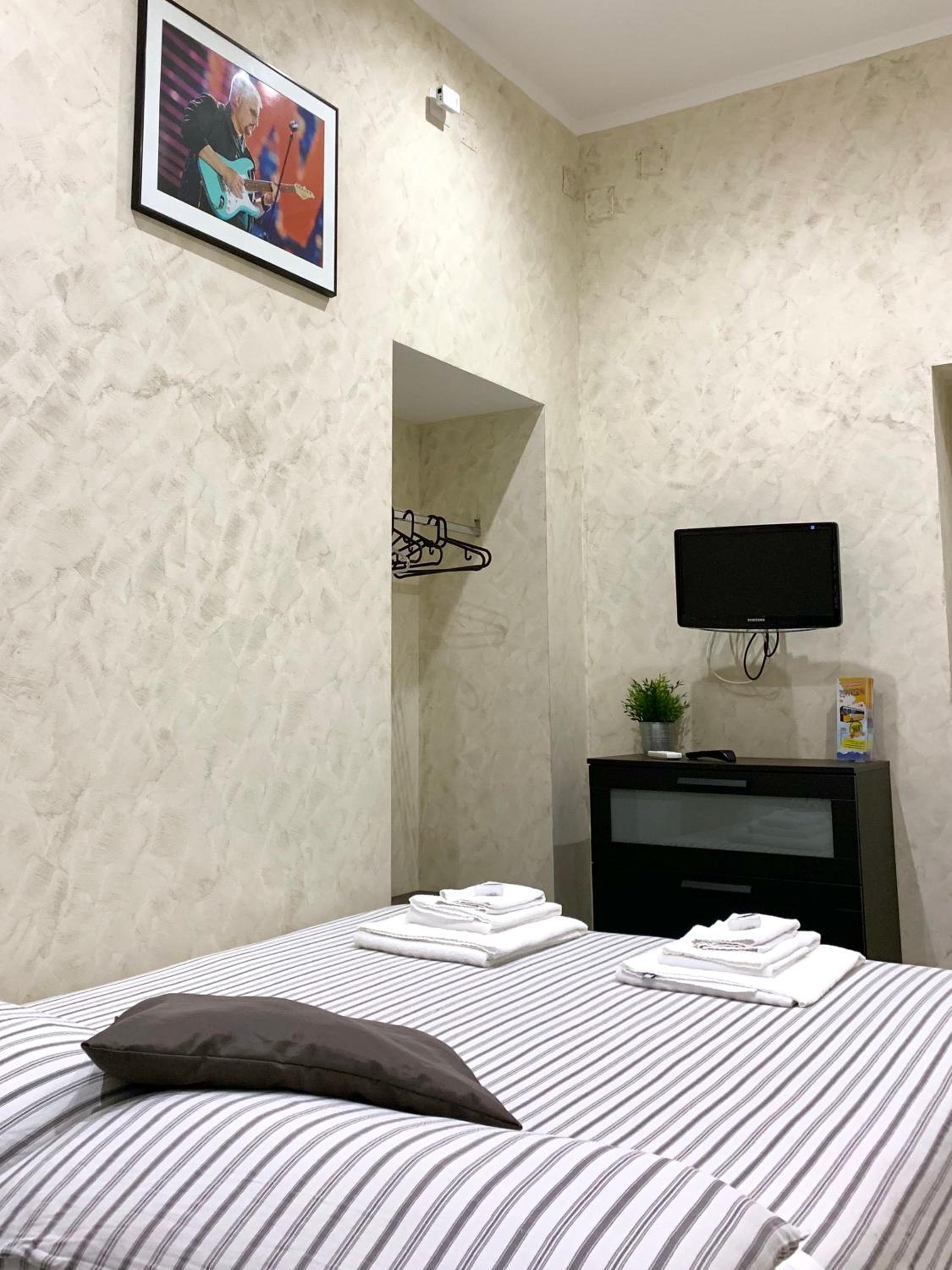 Bed No Breakfast AK