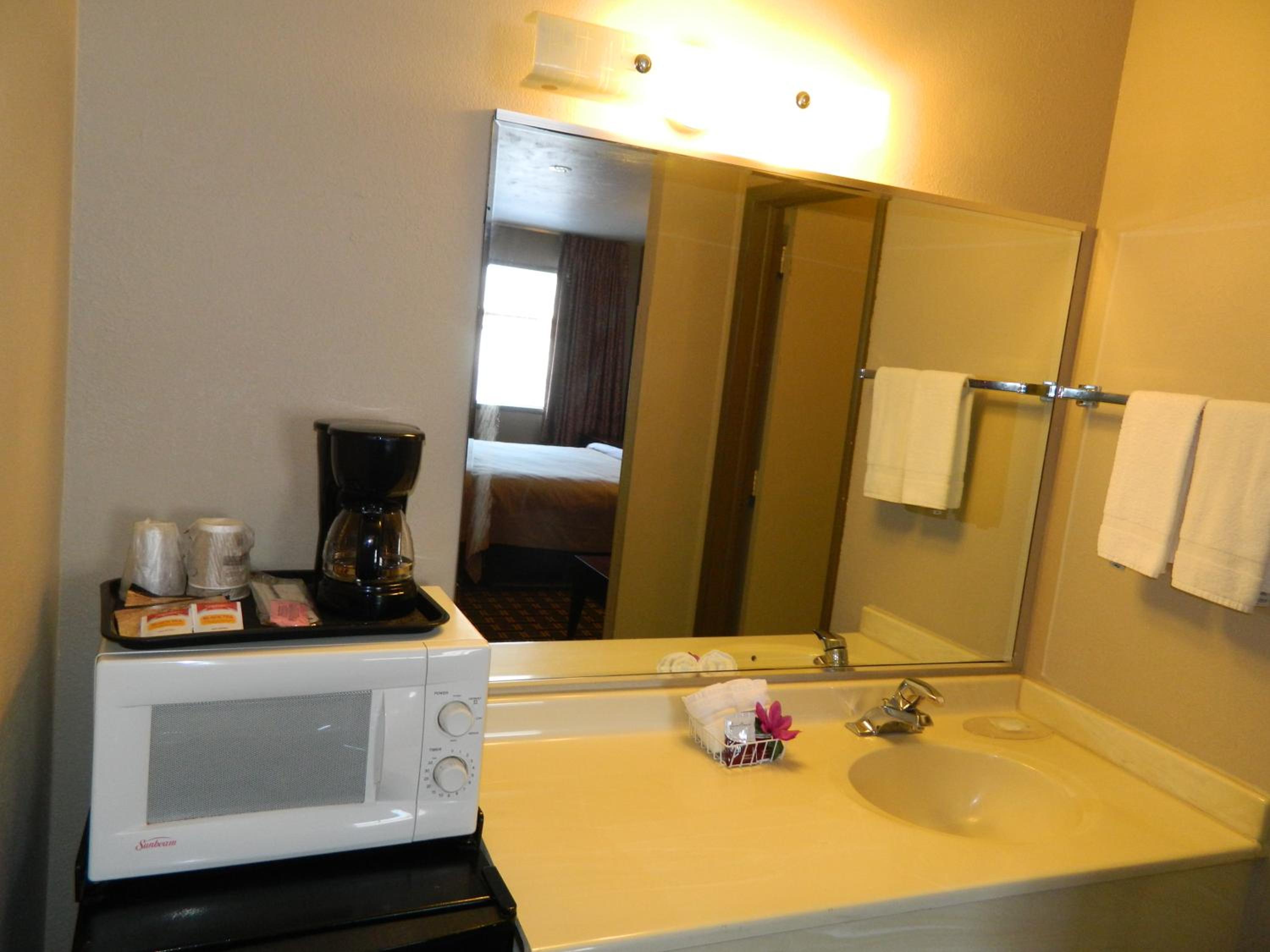 Evanston Vacations - Travelodge by Wyndham Evanston - Property Image 7