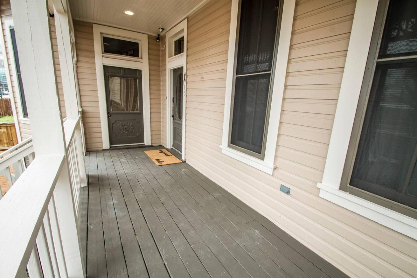Wyoming St Restored Historic 2BR/1BA Downtown view 4