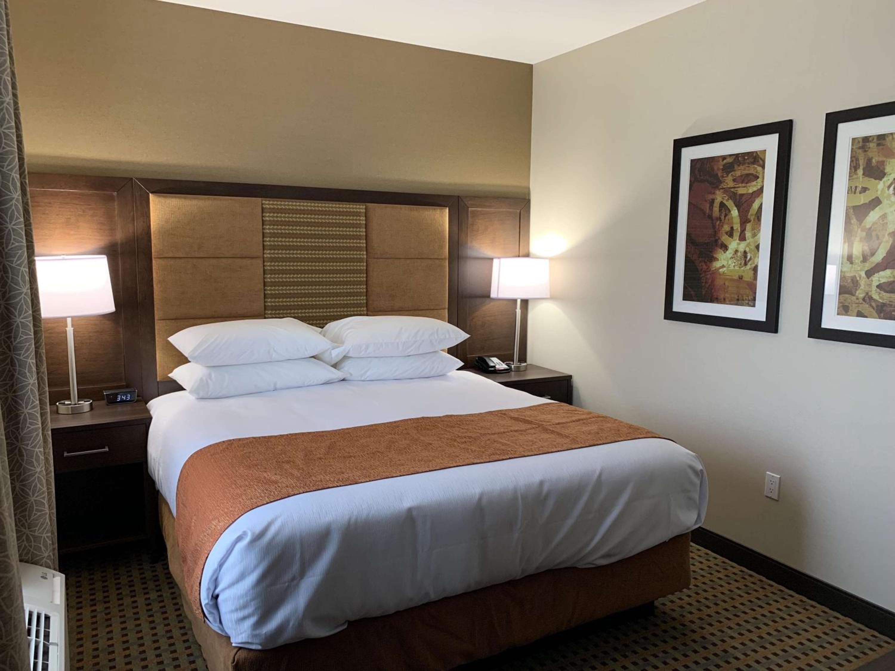 Hinton Vacations - Best Western Plus Hinton Inn  Suites - Property Image 12