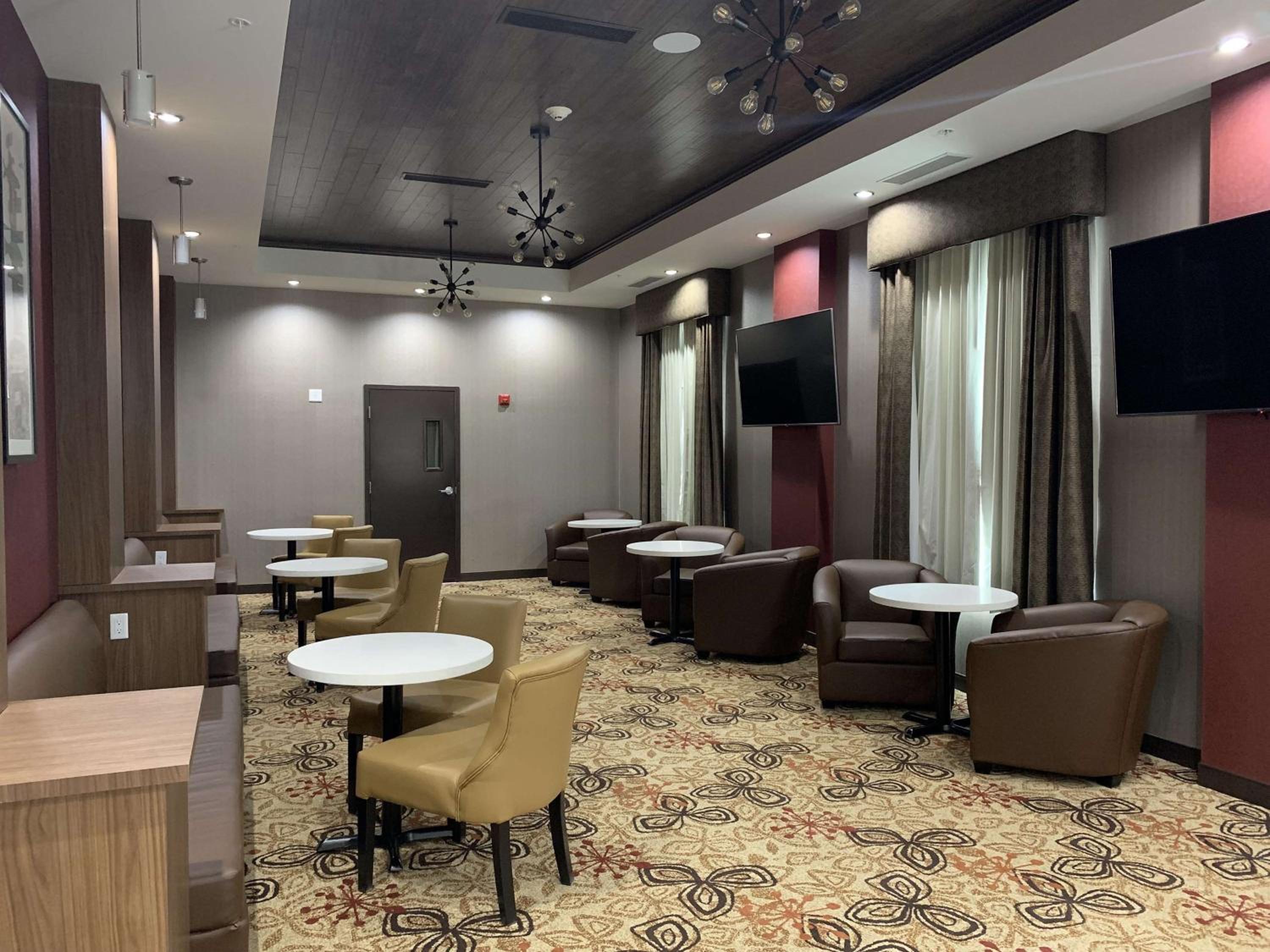 Hinton Vacations - Best Western Plus Hinton Inn  Suites - Property Image 5