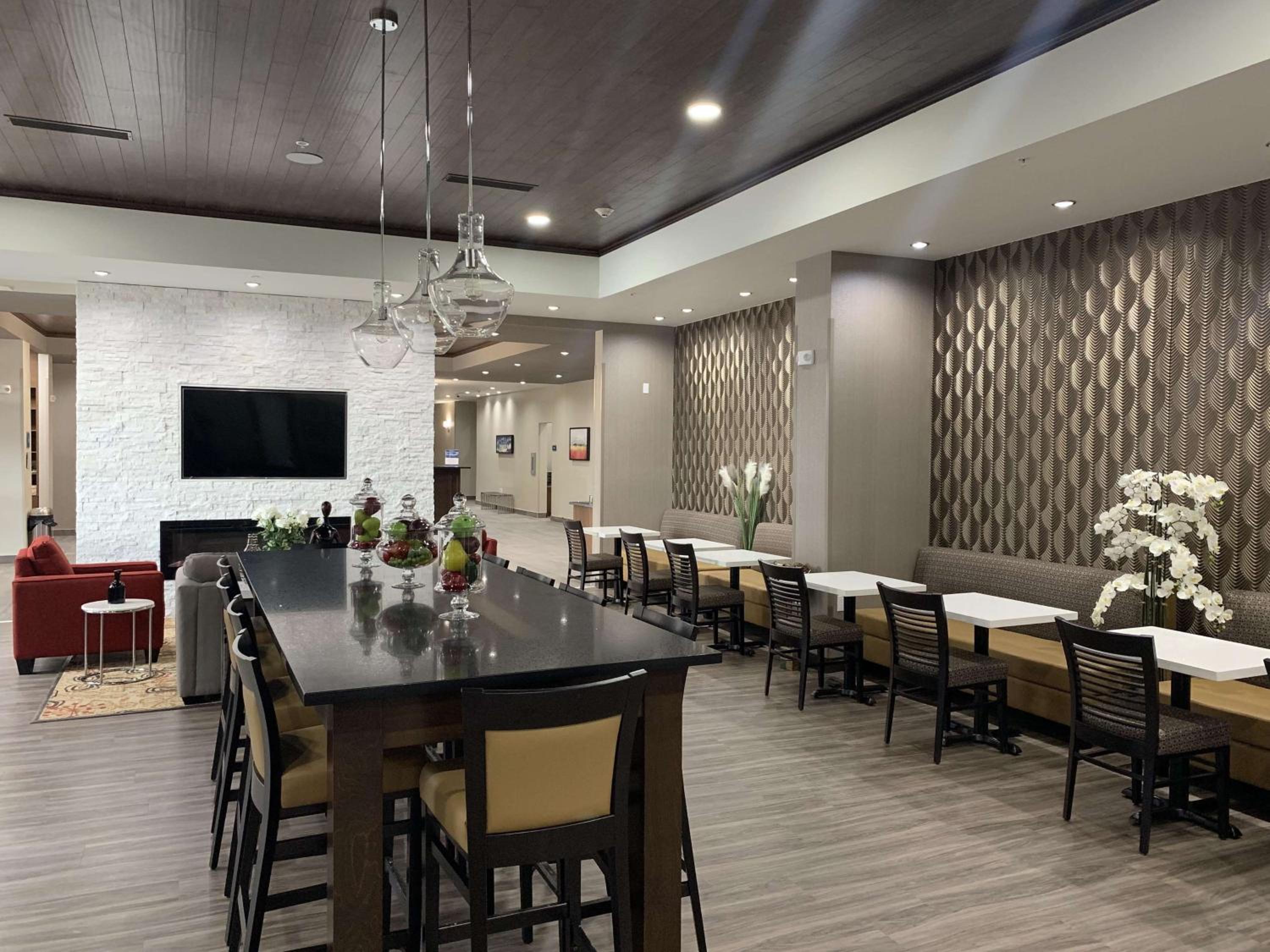 Hinton Vacations - Best Western Plus Hinton Inn  Suites - Property Image 6