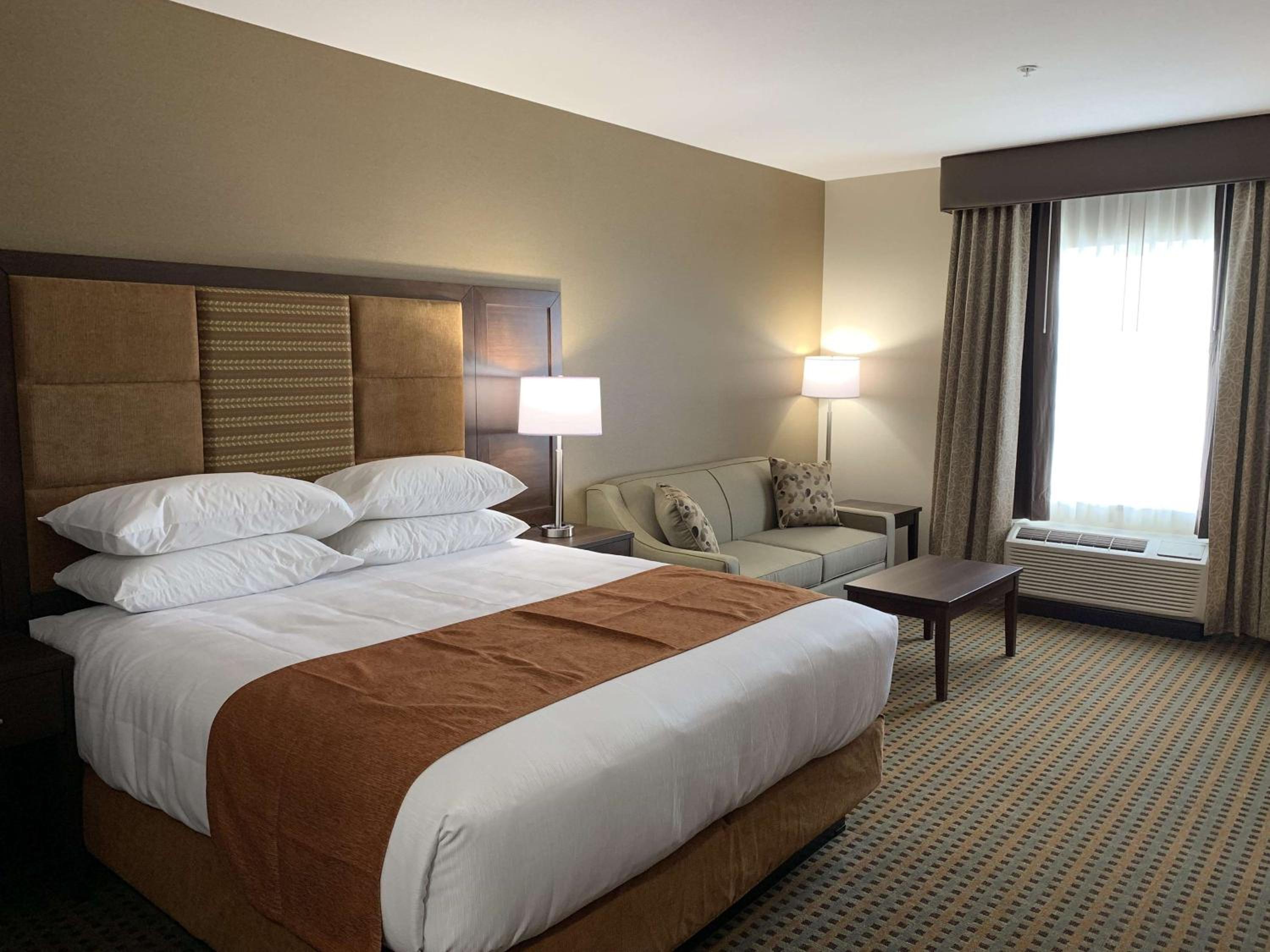 Hinton Vacations - Best Western Plus Hinton Inn  Suites - Property Image 11