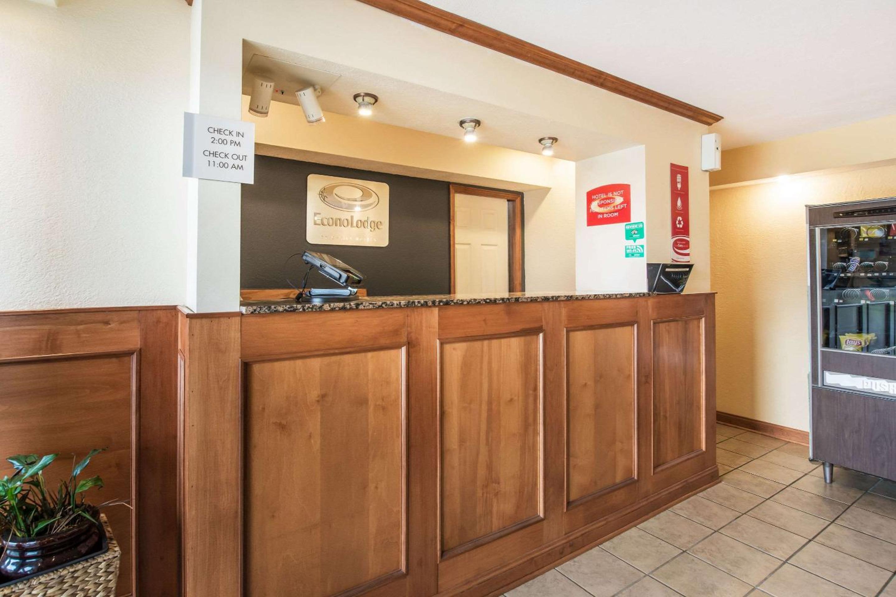 Econo Lodge Cloverdale view 5
