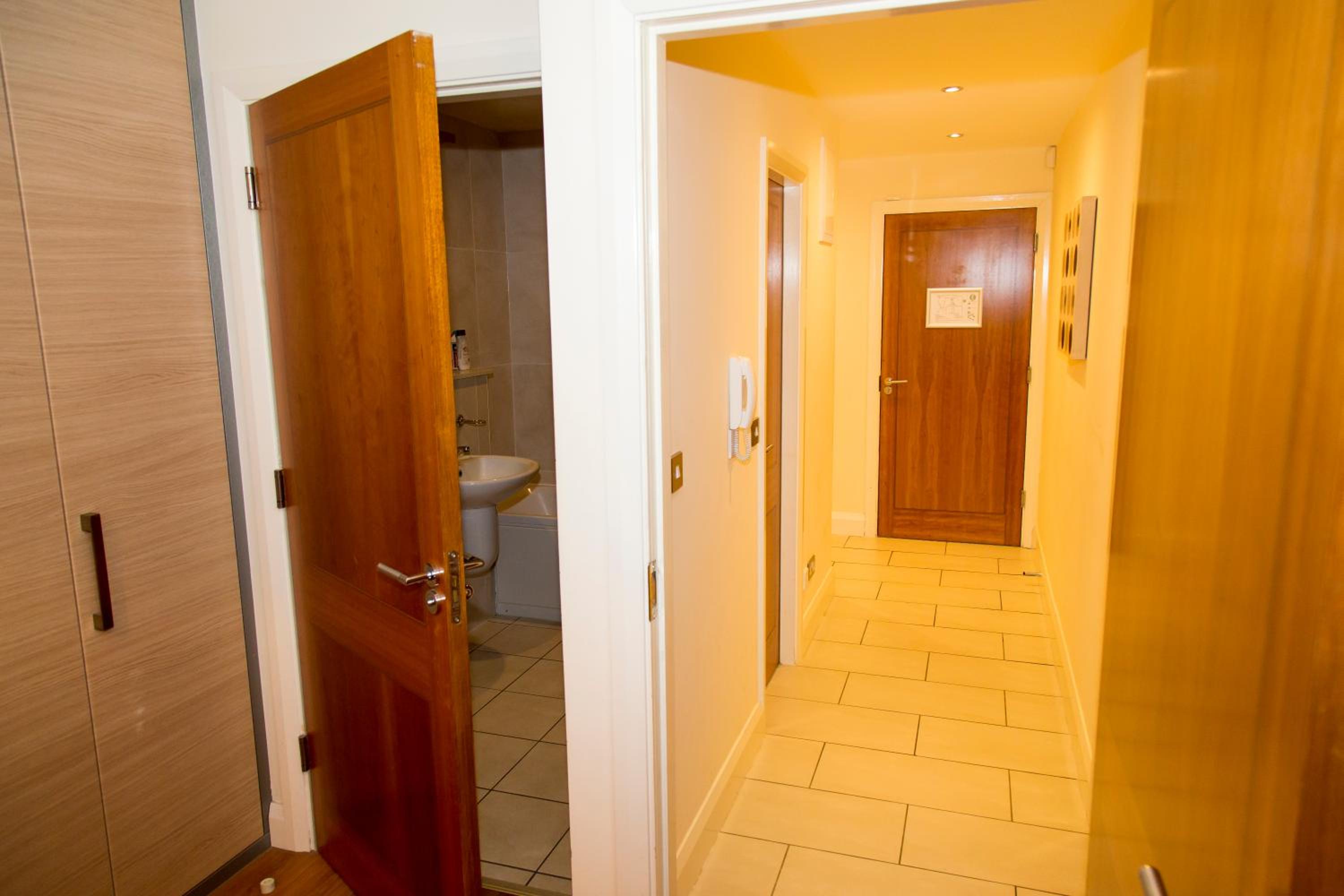 Spacous Dublin Escape 3BR Ensuited Free Parking