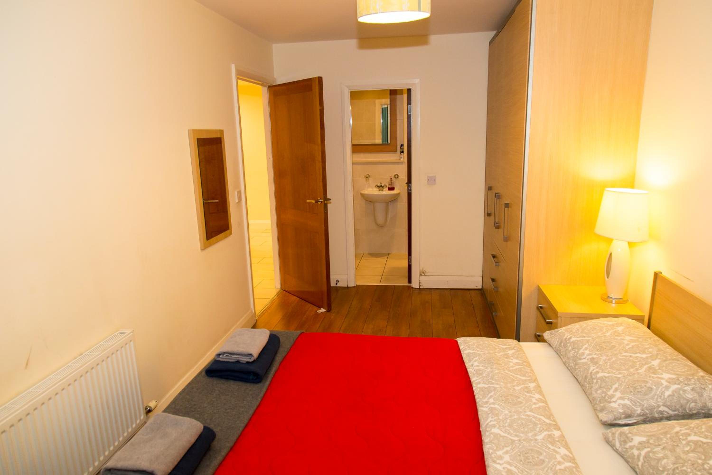 Spacous Dublin Escape 3BR Ensuited Free Parking