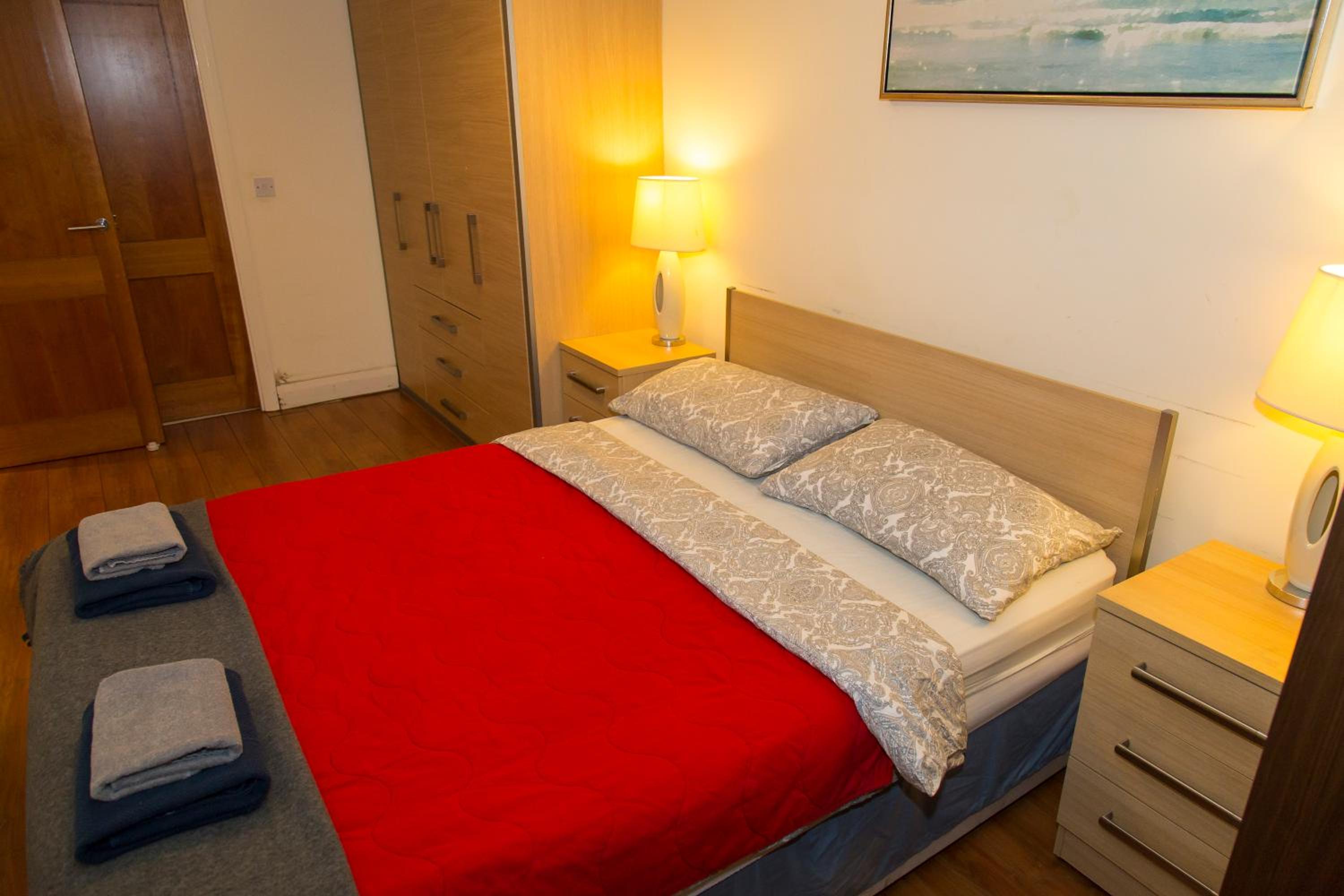 Spacous Dublin Escape 3BR Ensuited Free Parking