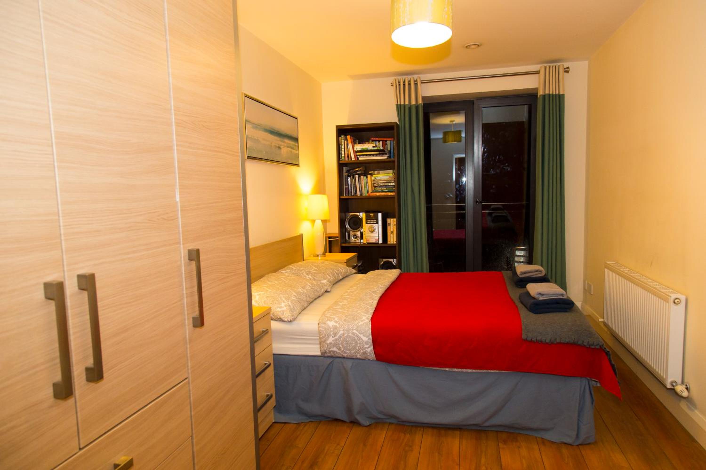 Spacous Dublin Escape 3BR Ensuited Free Parking