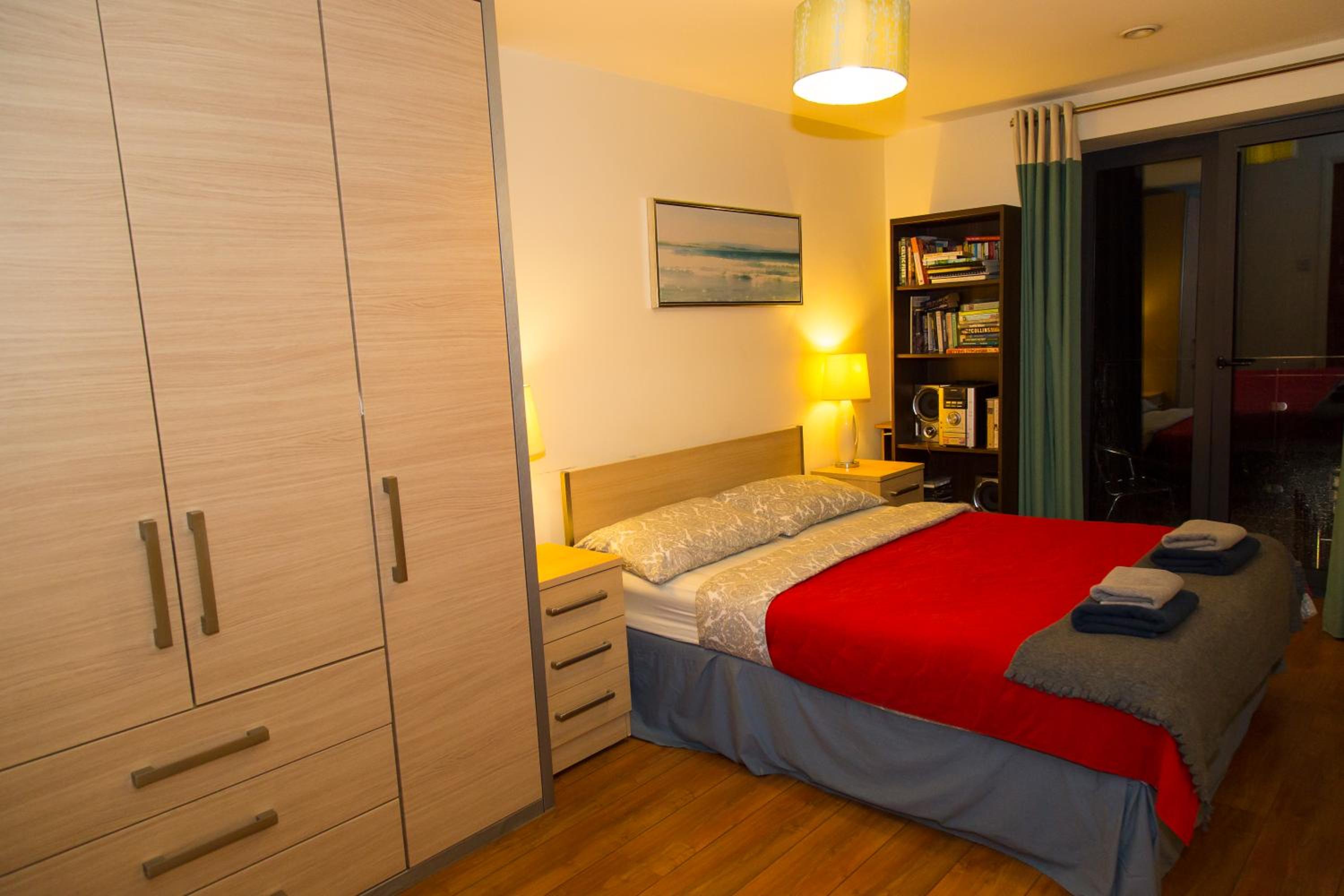 Spacous Dublin Escape 3BR Ensuited Free Parking