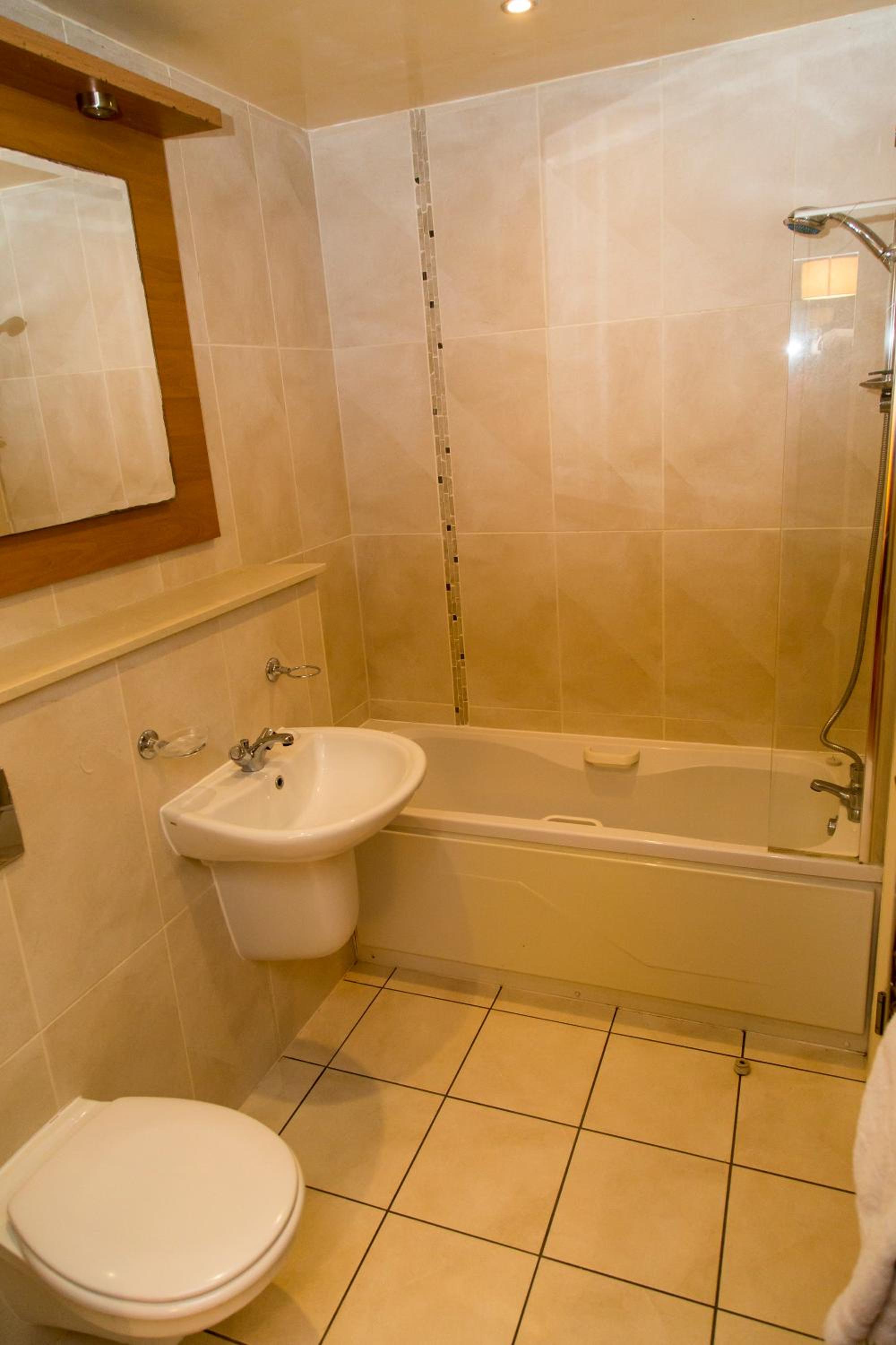 Spacous Dublin Escape 3BR Ensuited Free Parking