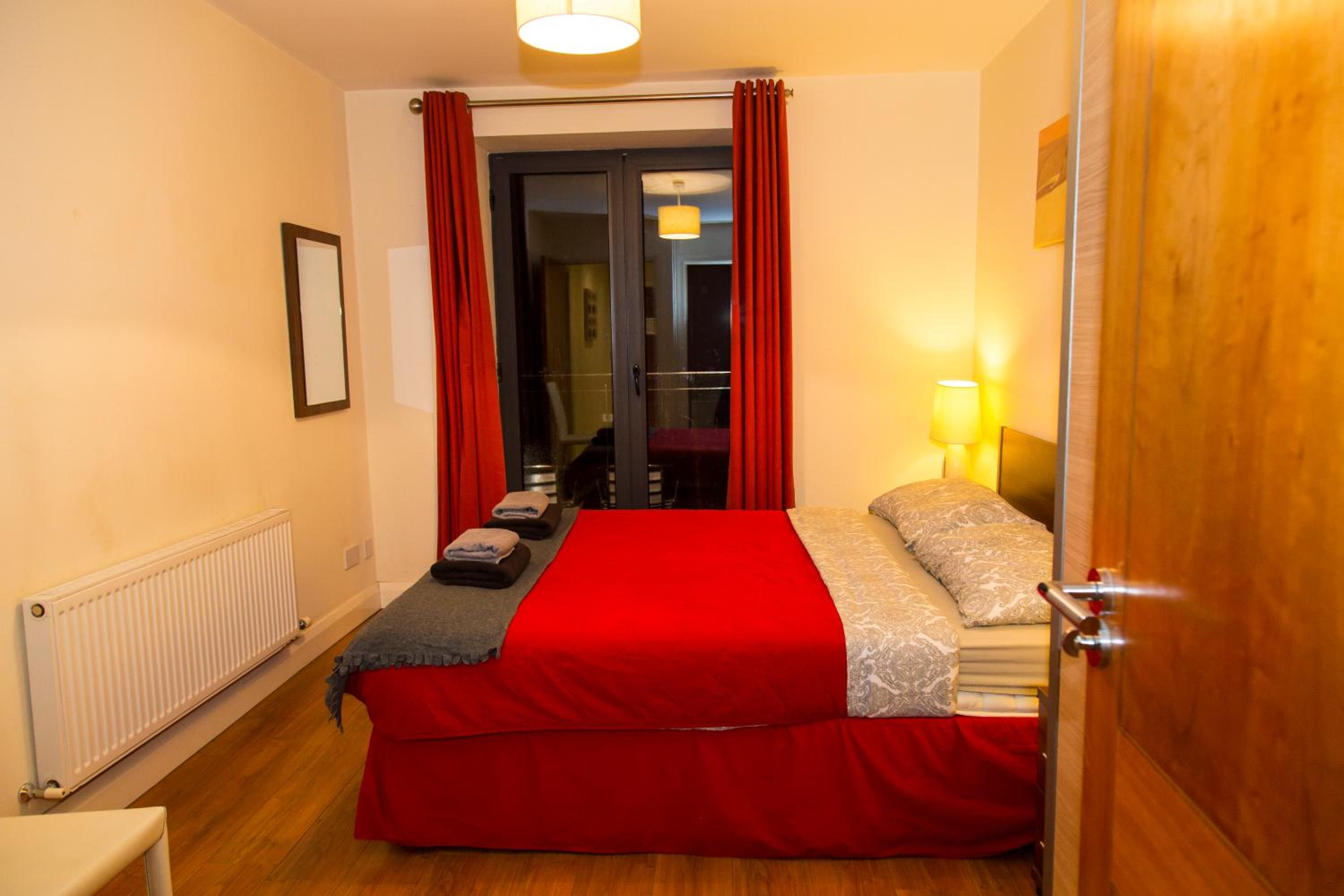 Spacous Dublin Escape 3BR Ensuited Free Parking