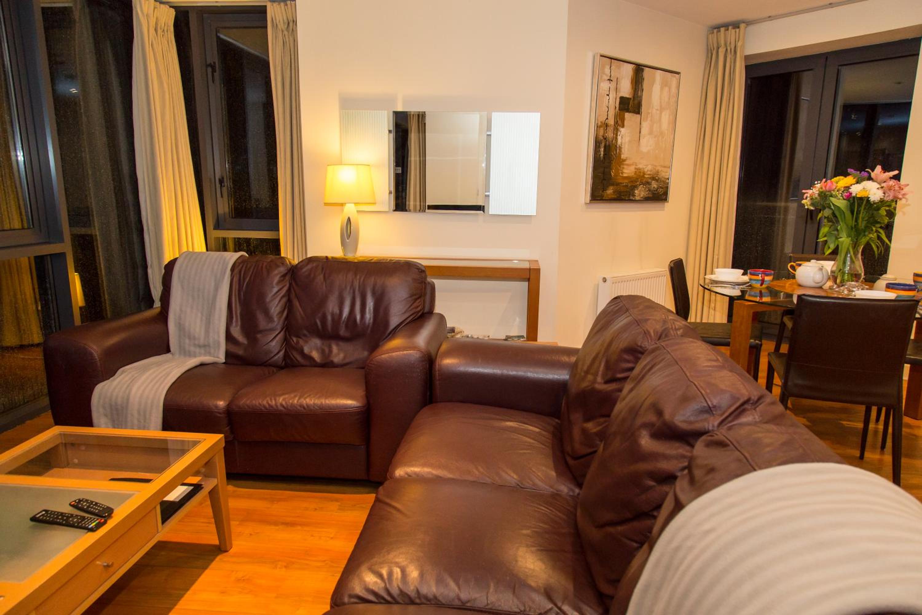 Spacous Dublin Escape 3BR Ensuited Free Parking