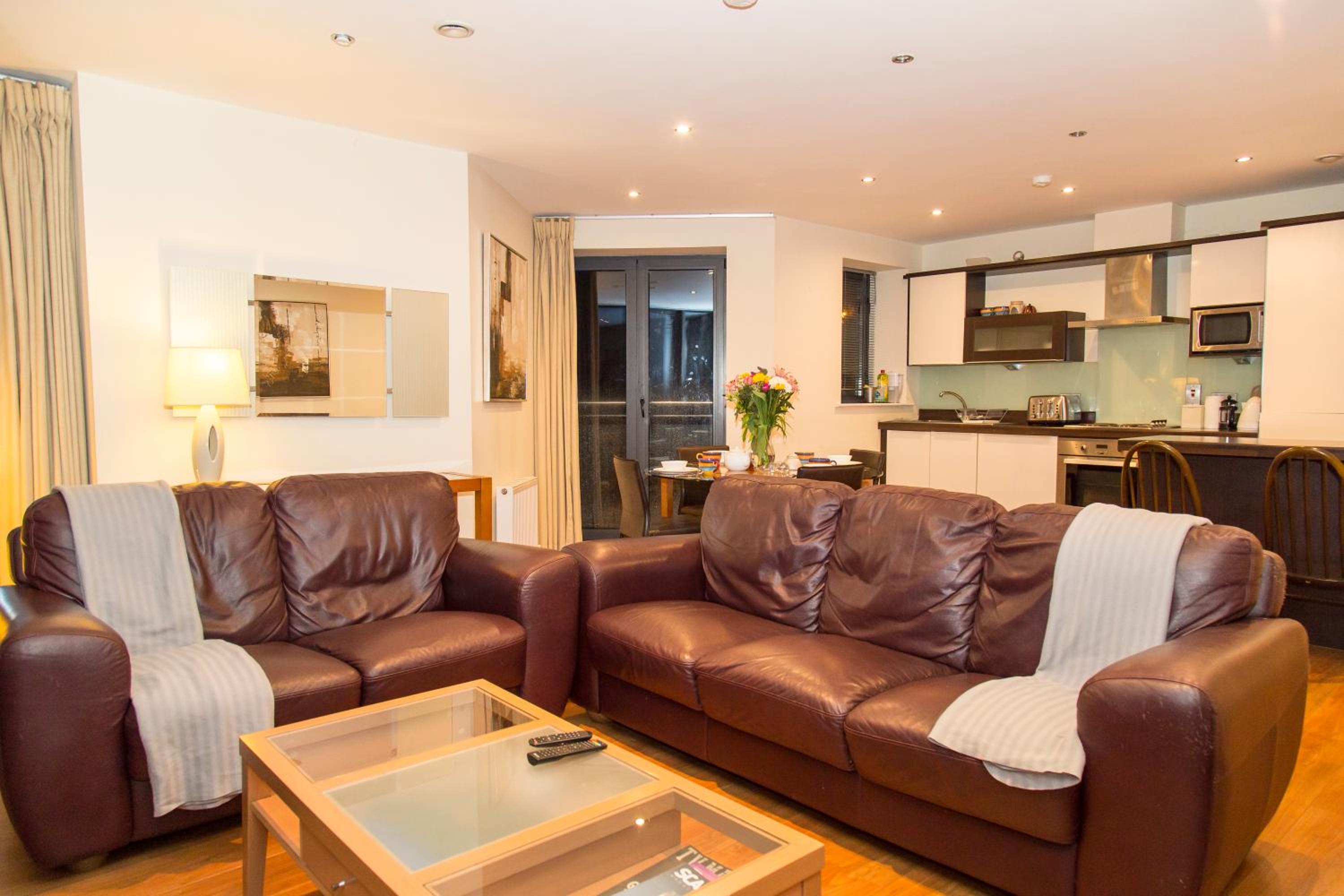 Spacous Dublin Escape 3BR Ensuited Free Parking