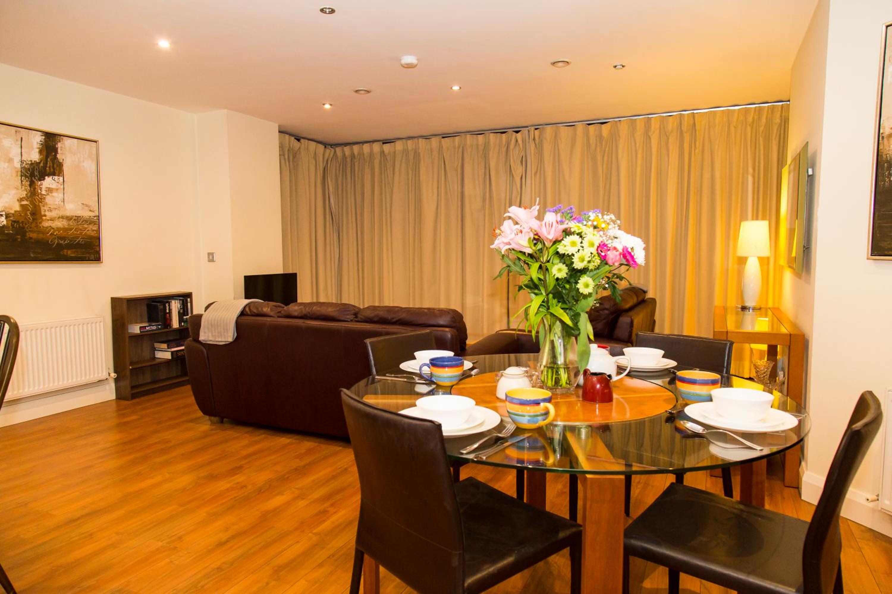 Spacous Dublin Escape 3BR Ensuited Free Parking