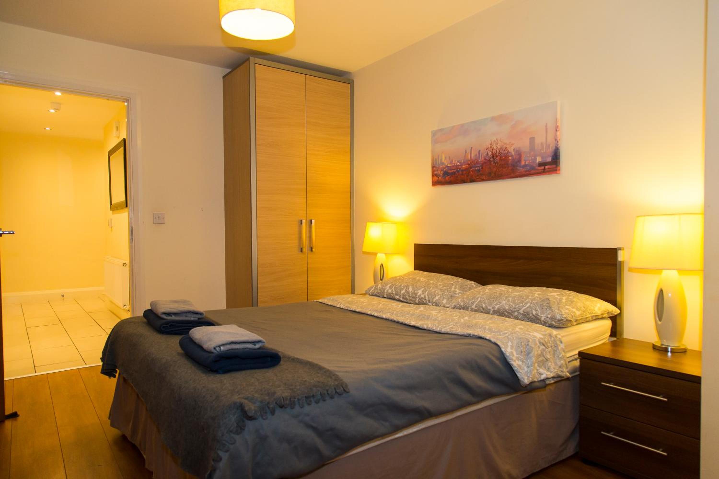 Spacous Dublin Escape 3BR Ensuited Free Parking