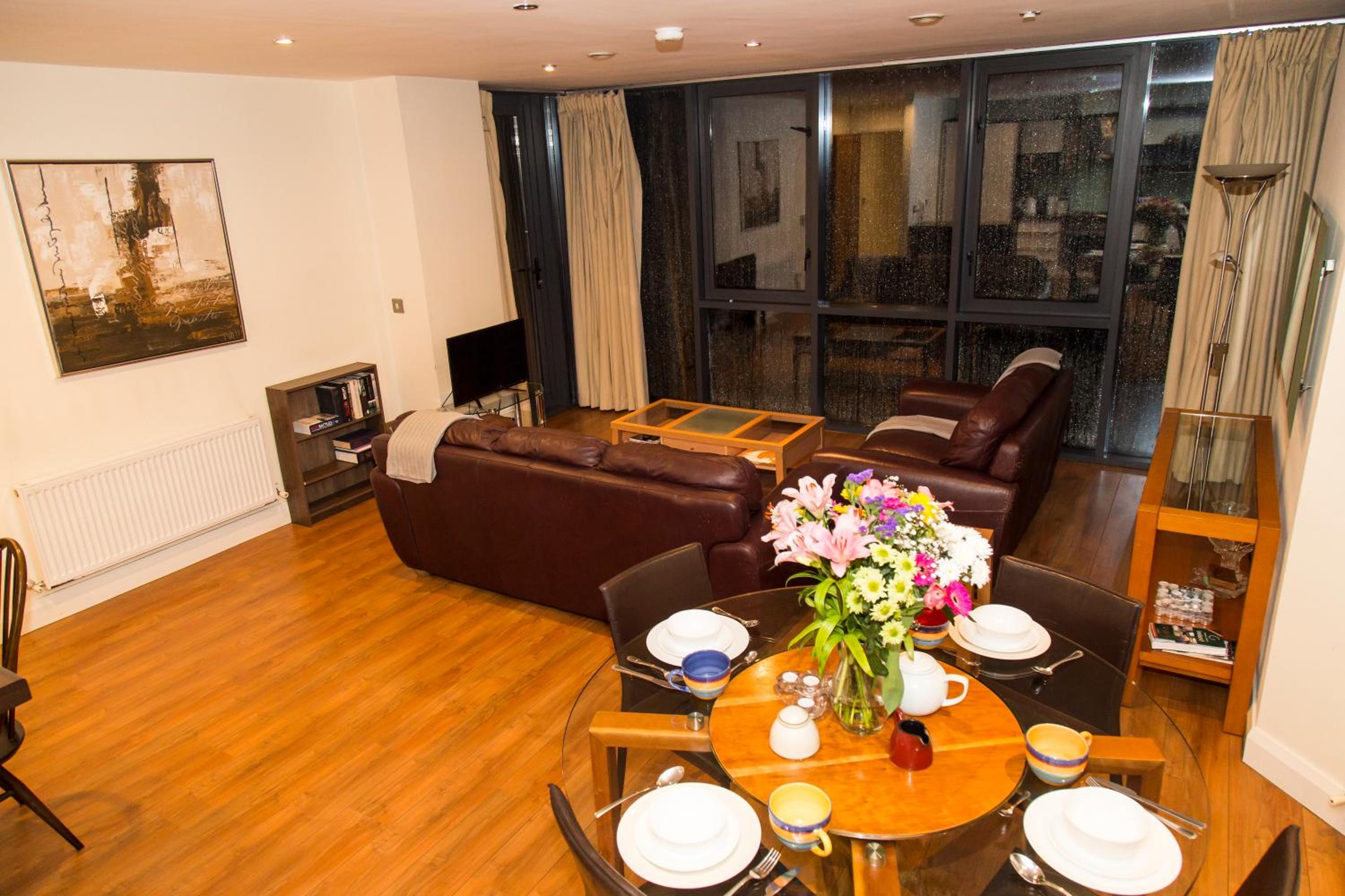 Spacous Dublin Escape 3BR Ensuited Free Parking