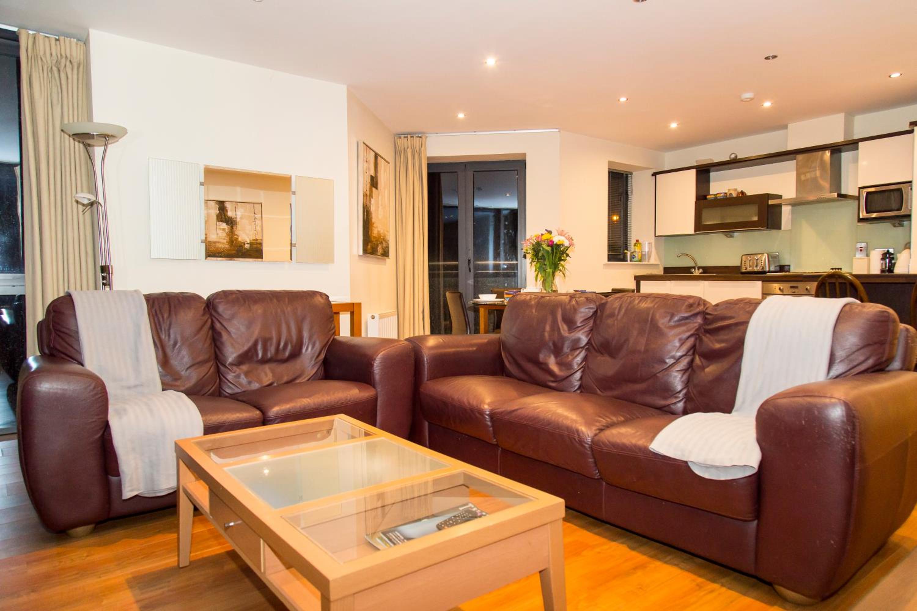Spacous Dublin Escape 3BR Ensuited Free Parking