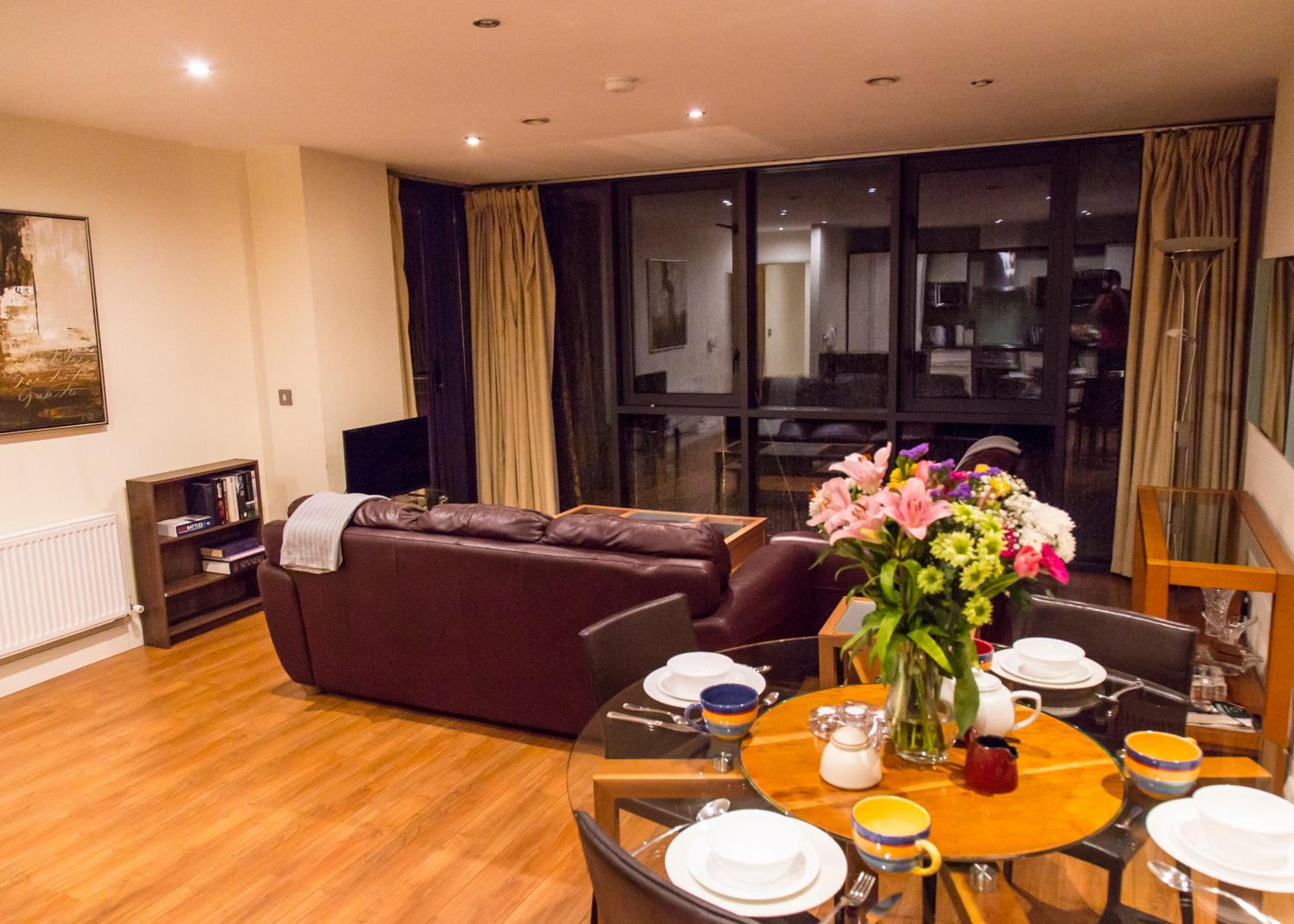 Spacous Dublin Escape 3BR Ensuited Free Parking