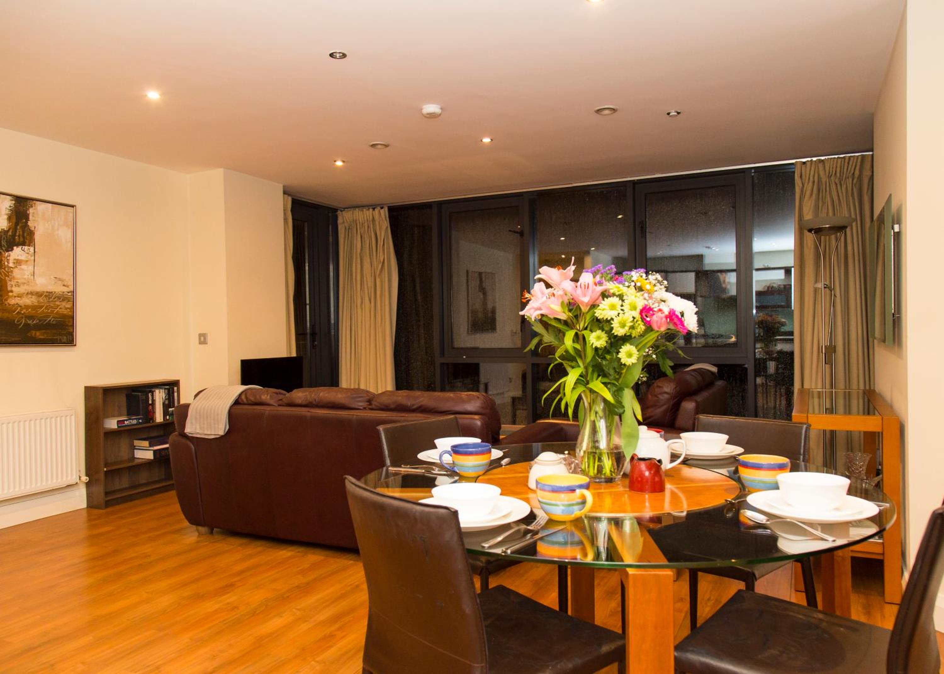 Spacous Dublin Escape 3BR Ensuited Free Parking
