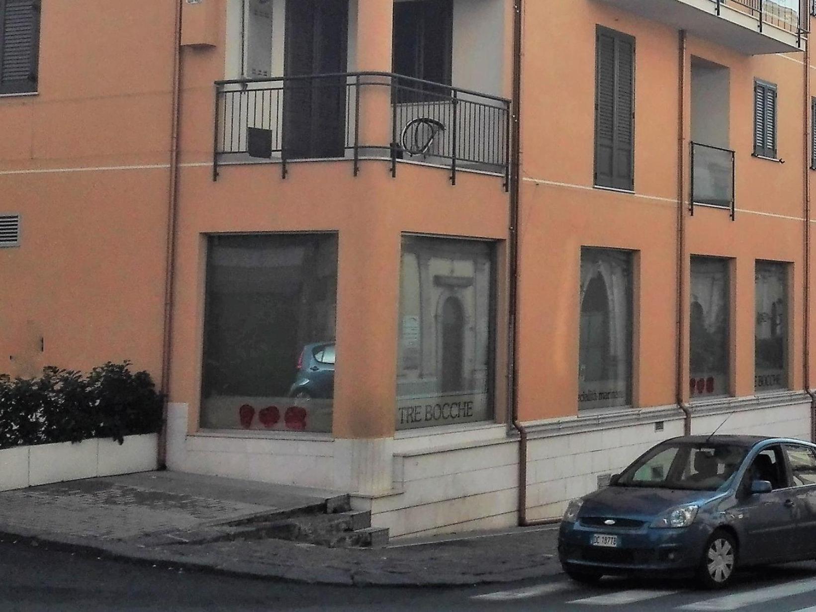 Friends & Family Apartment - Free parking car view 3