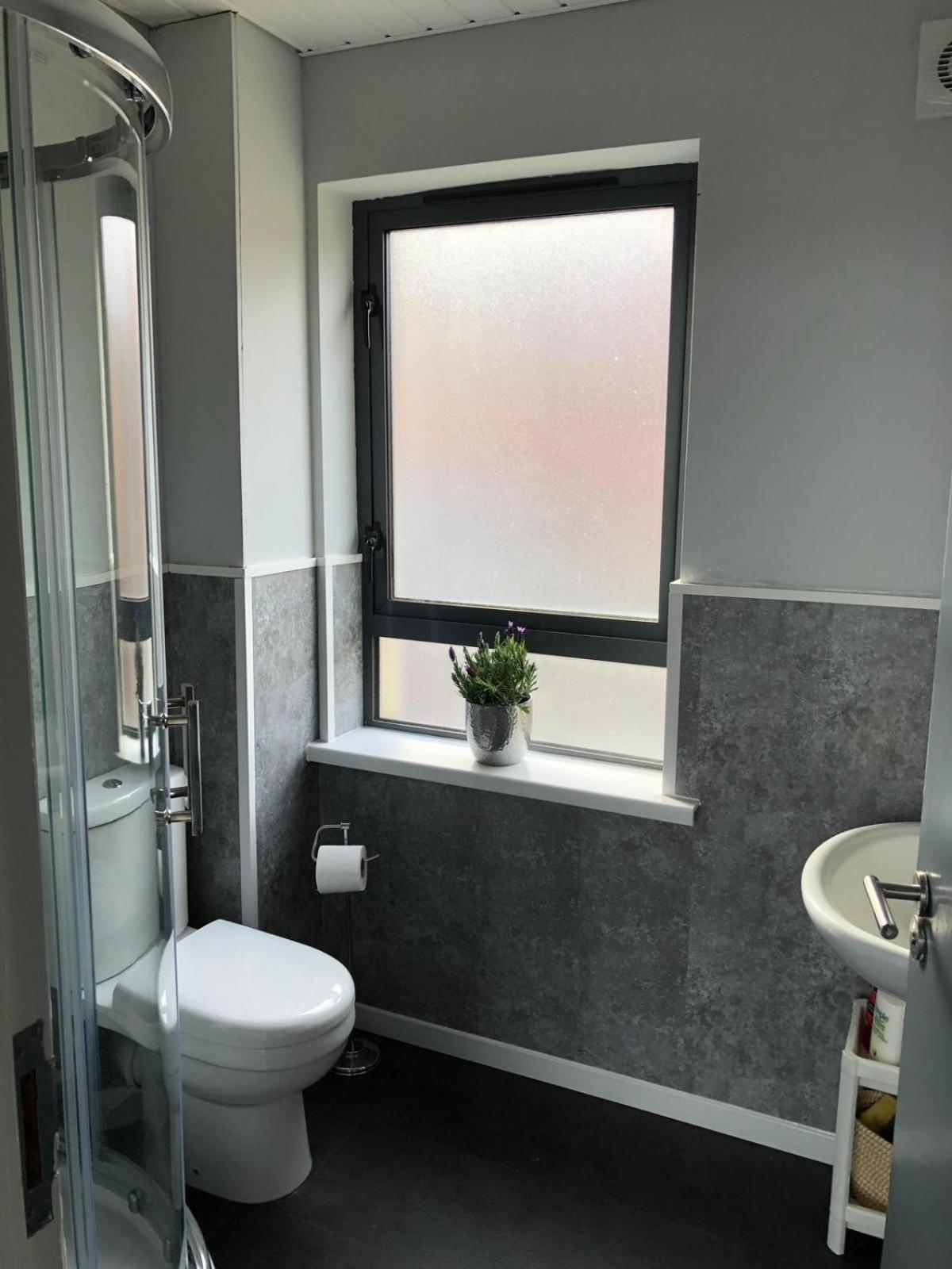 City Centre Townhouse-3 Bedrooms & Parking - Excellent Location view 2