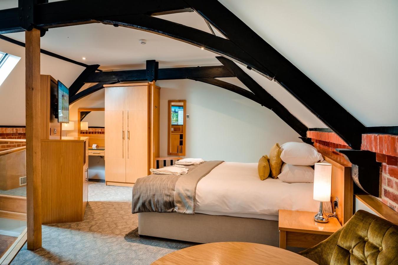 Basingstoke Vacations - Oakley Hall Hotel - Property Image 6