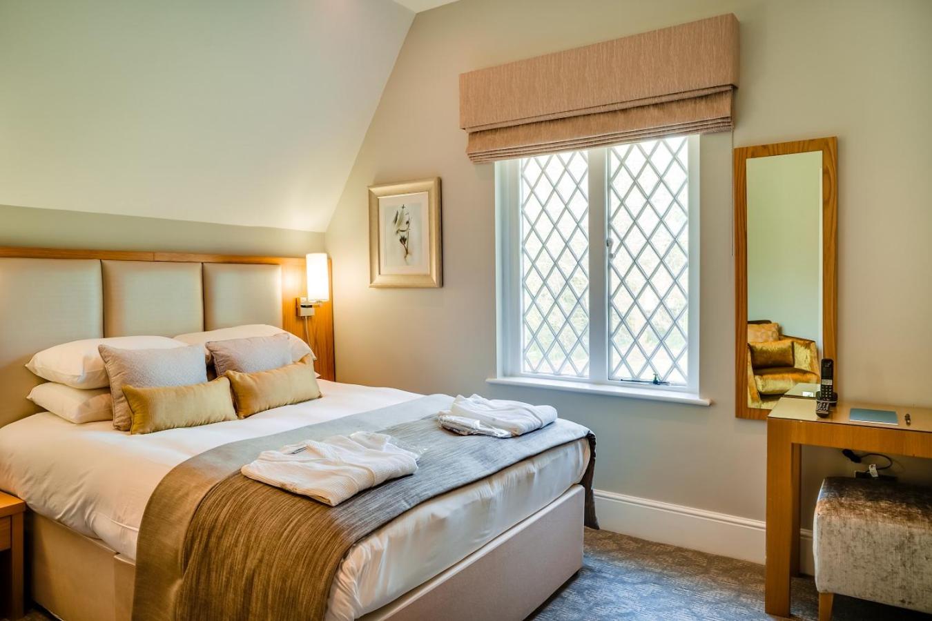 Basingstoke Vacations - Oakley Hall Hotel - Property Image 8