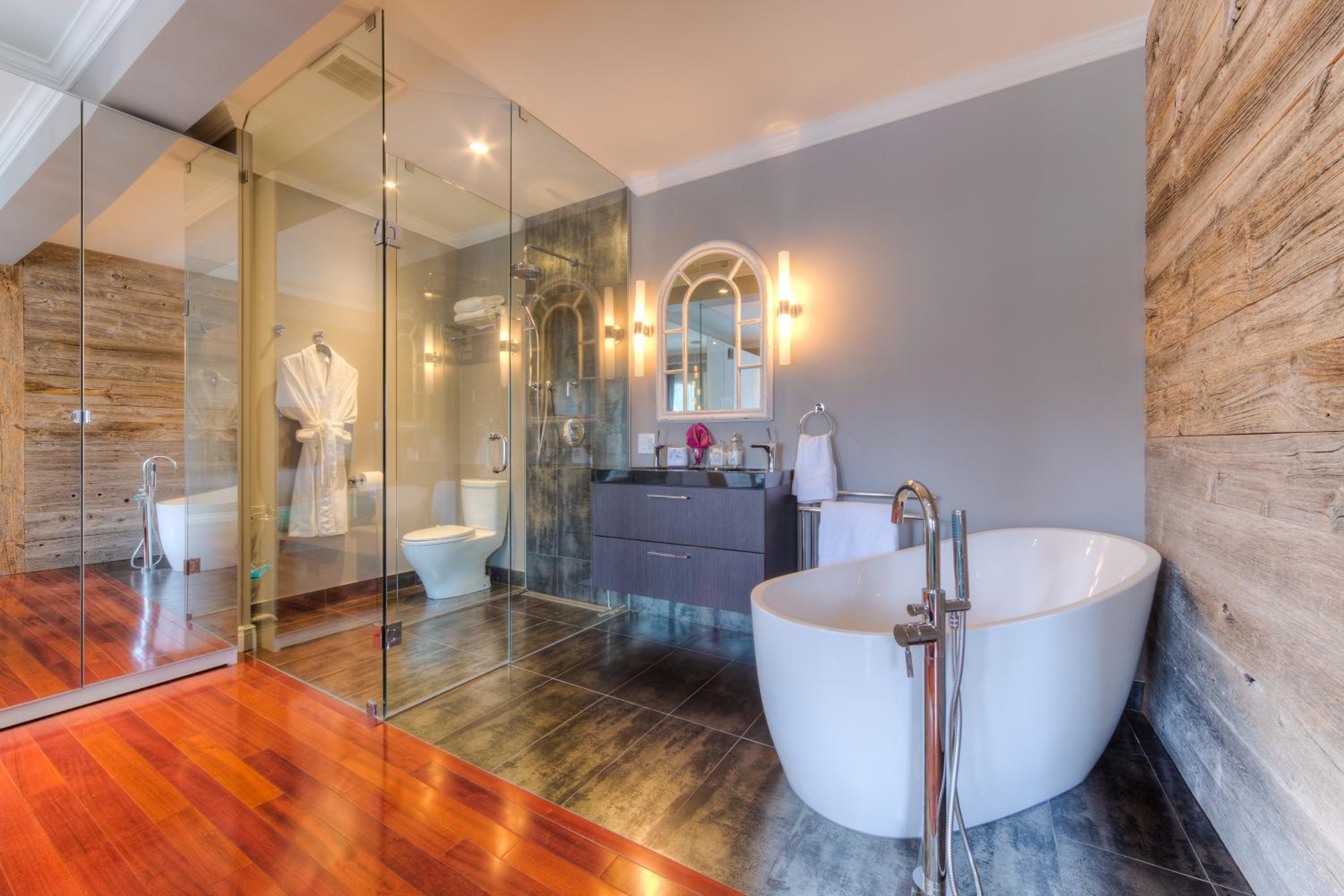 Downtown Luxury Victorian Retreat