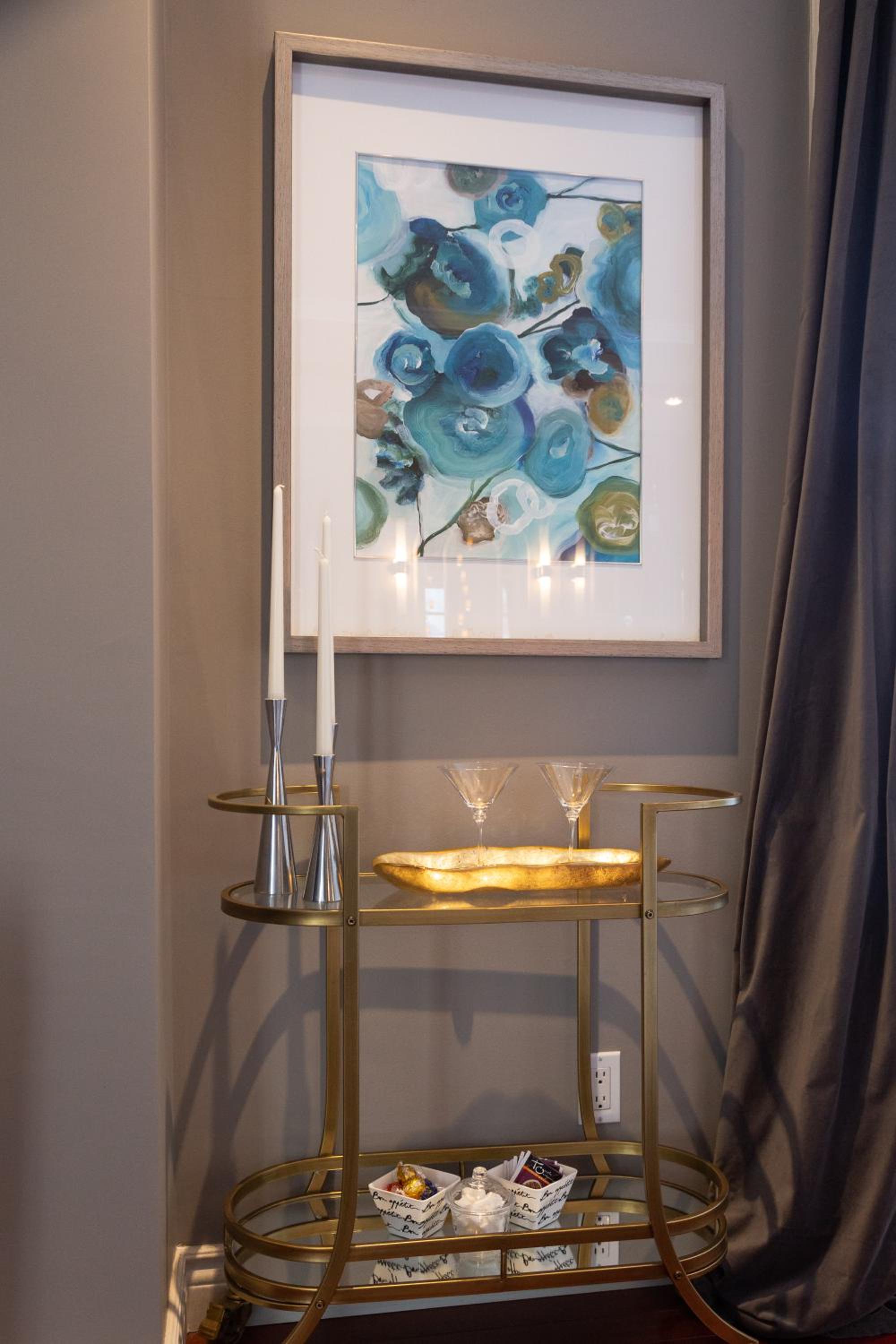 Downtown Luxury Victorian Retreat - Image 5