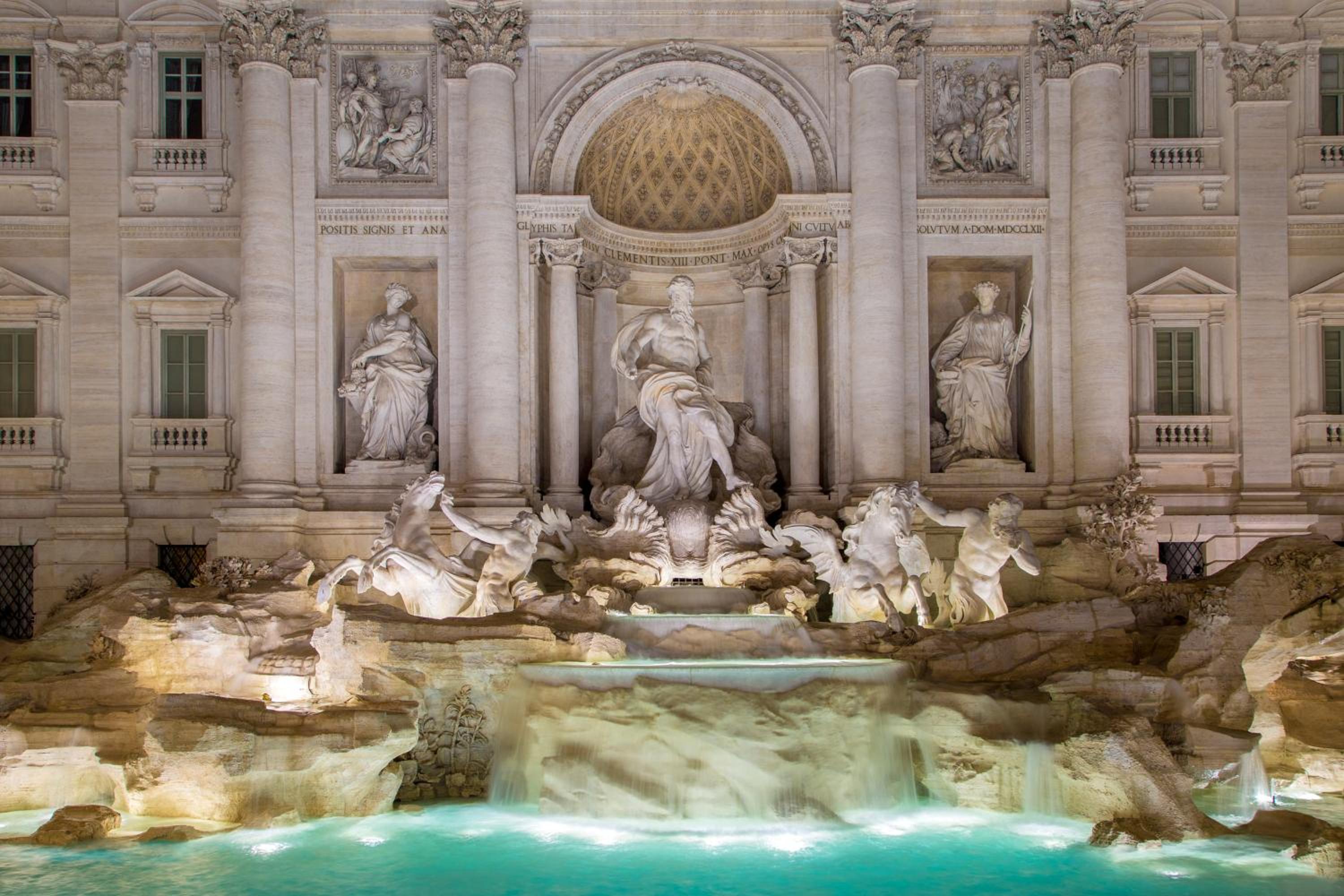 Trevi Ab Aeterno - Amazing View of the Trevi Fountain