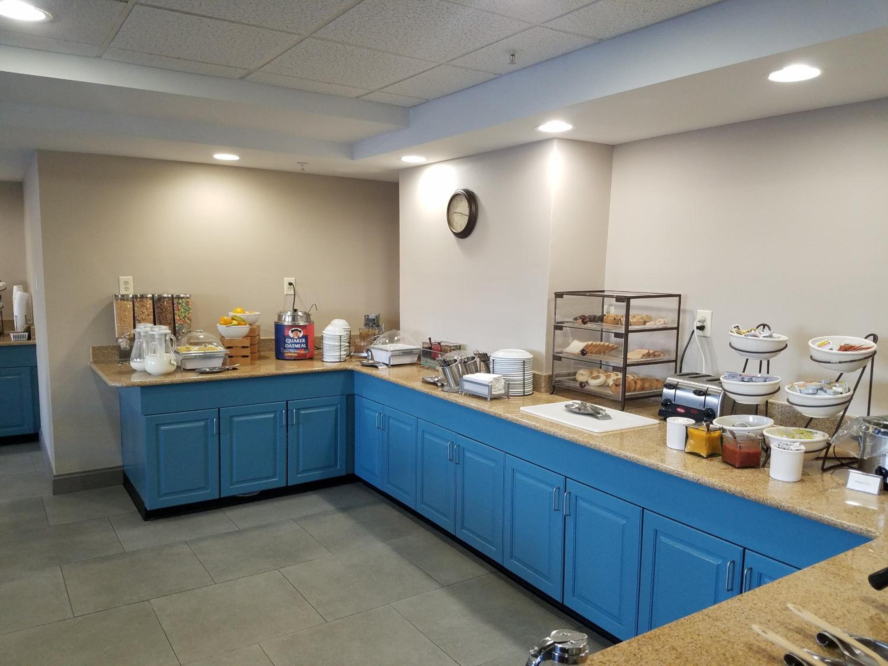 Wytheville Vacations - Country Inn Suites by Radisson, Wytheville, VA - Property Image 31
