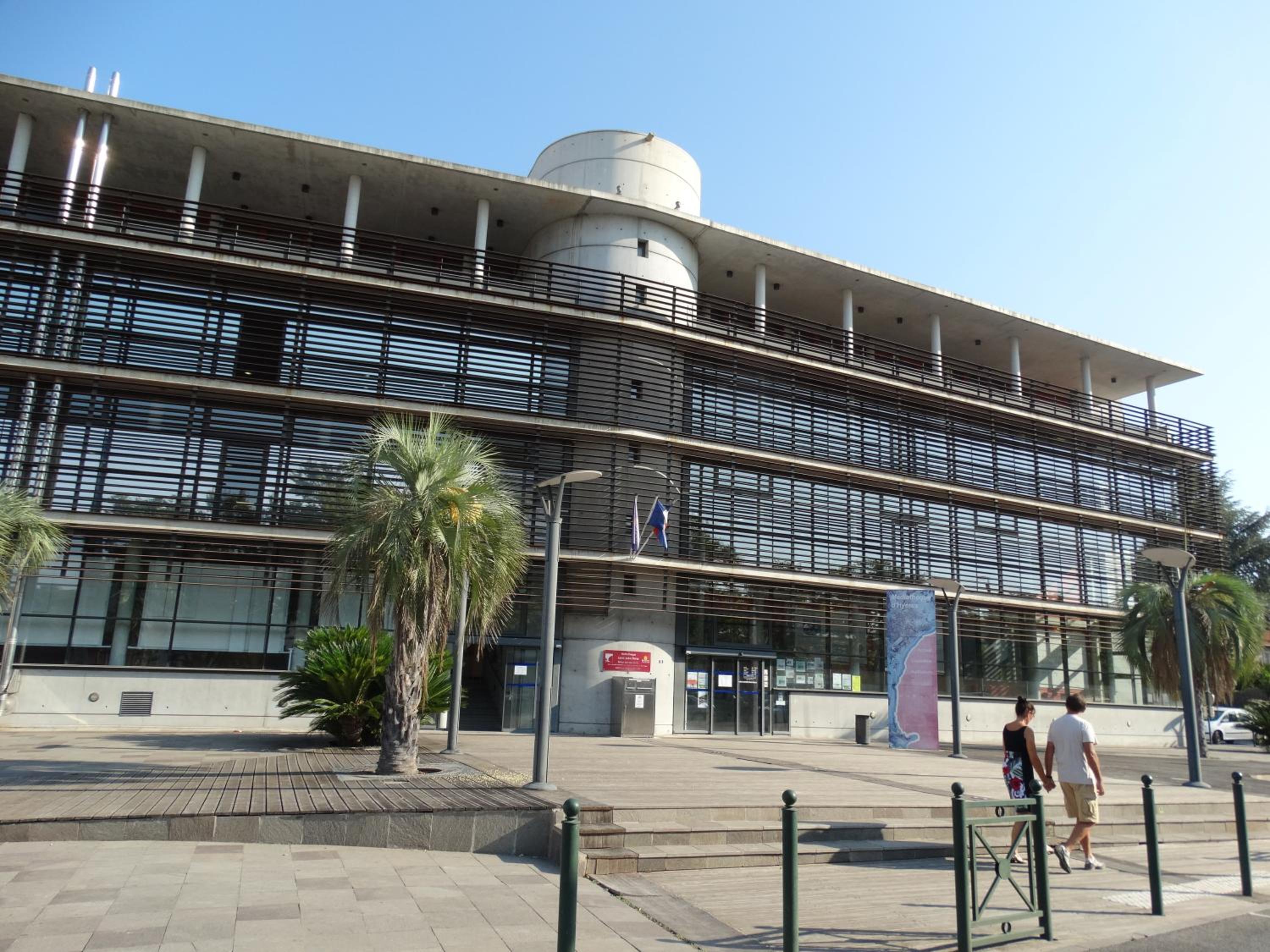 Appartement calme, clim, patio XXL, piscine&parking