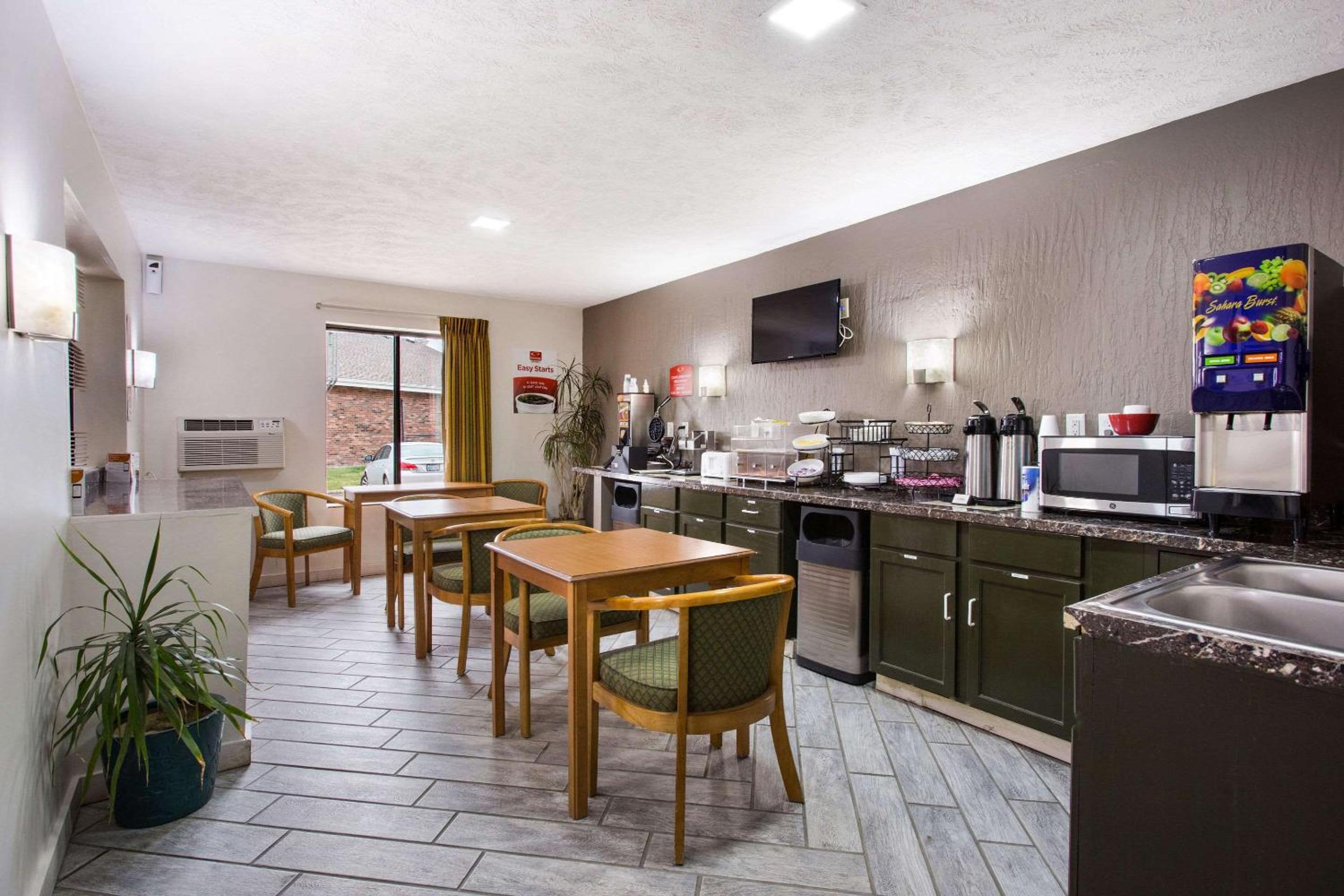 Kansas City Vacations - Red Lion Inn  Suites Olathe Kansas City - Property Image 1
