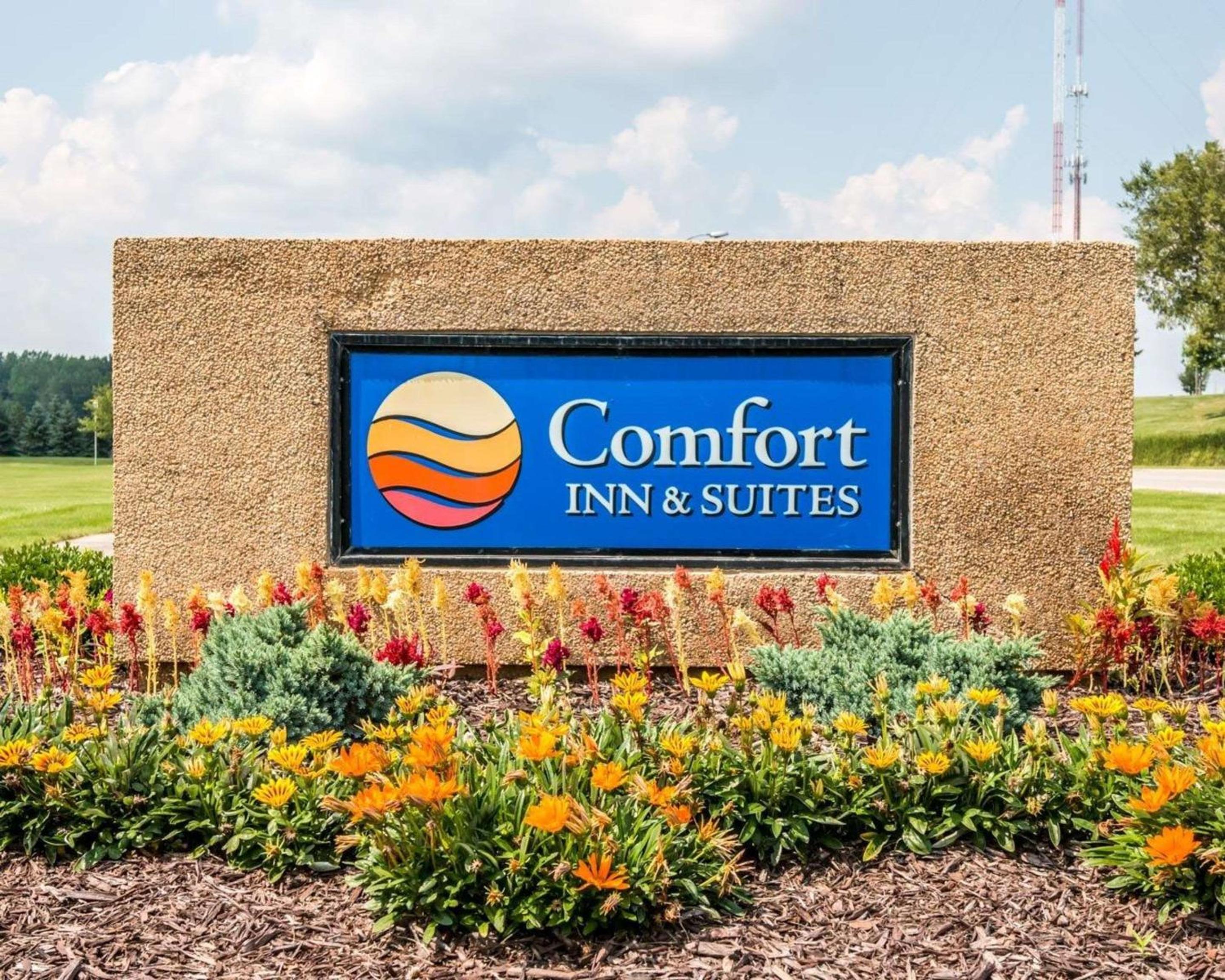 Comfort Inn & Suites and Conference Center - Image 2