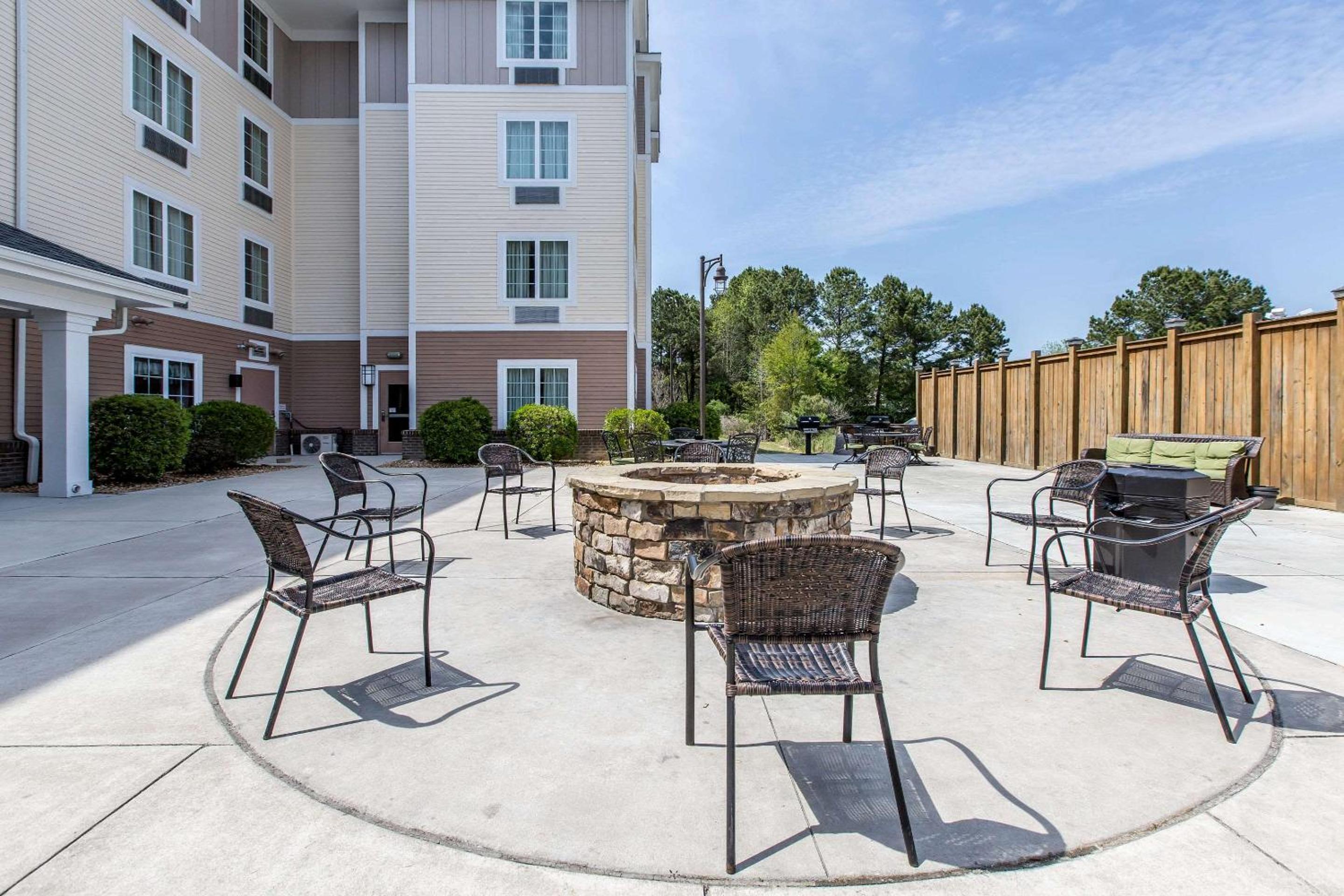 Jacksonville Vacations - MainStay Suites Jacksonville near Camp Lejeune - Property Image 12