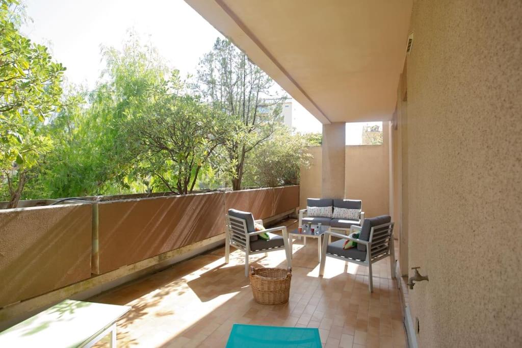 Appartement calme, clim, patio XXL, piscine&parking