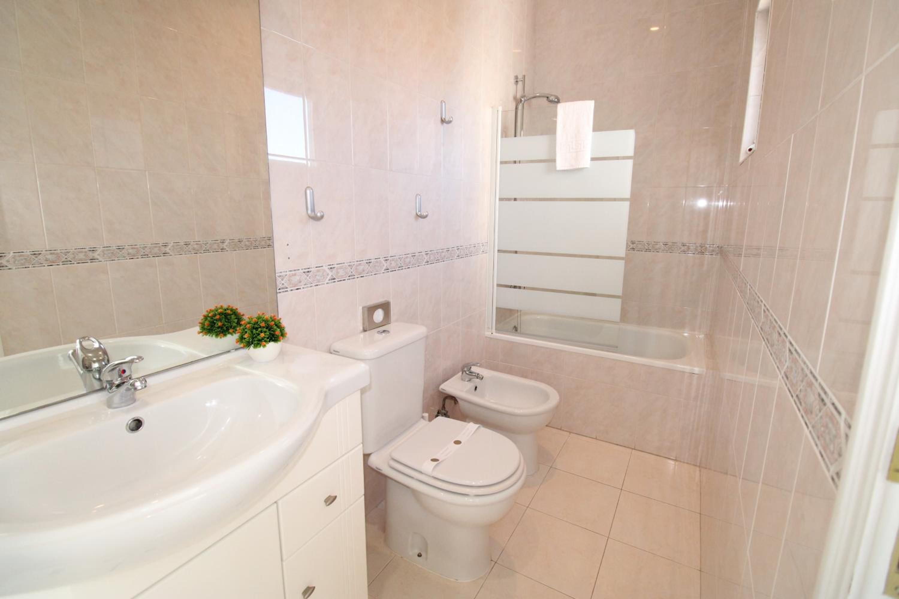 Sete Rios, Near Zoo Lisboa/ free Wifi